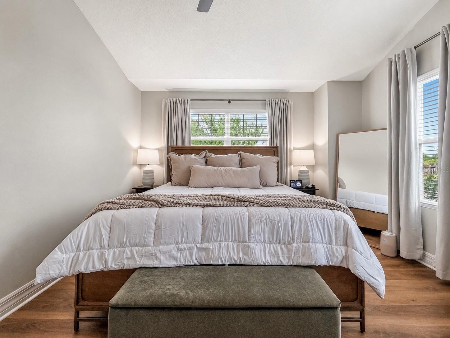 RANDAL WALK - Residential