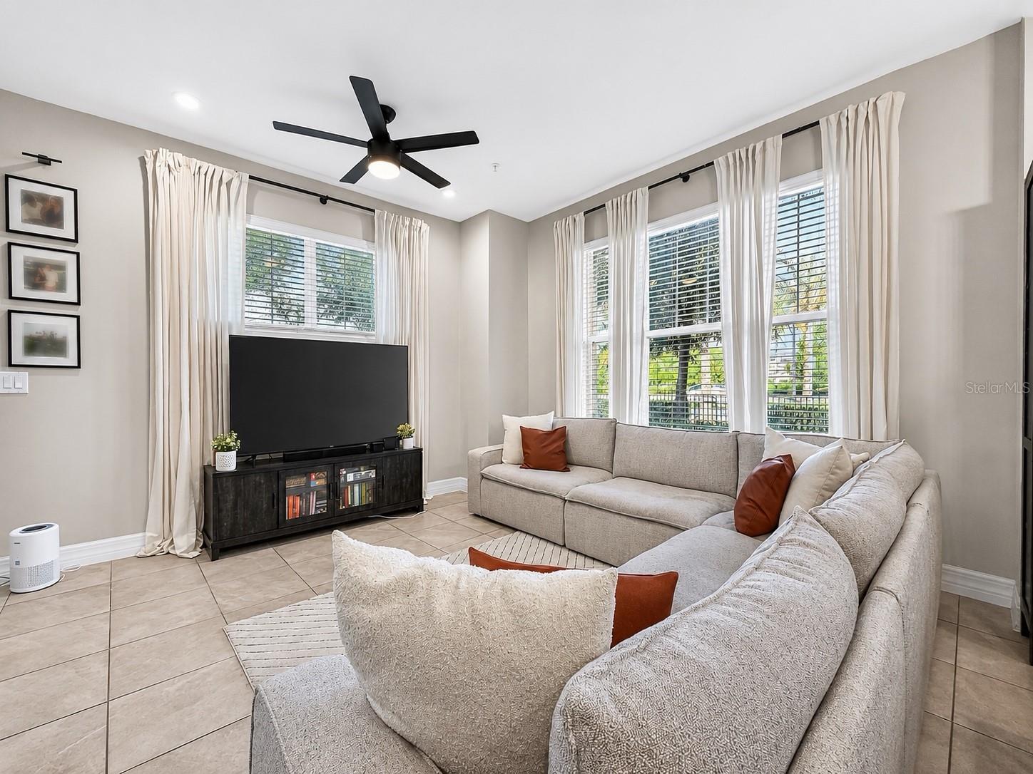 RANDAL WALK - Residential