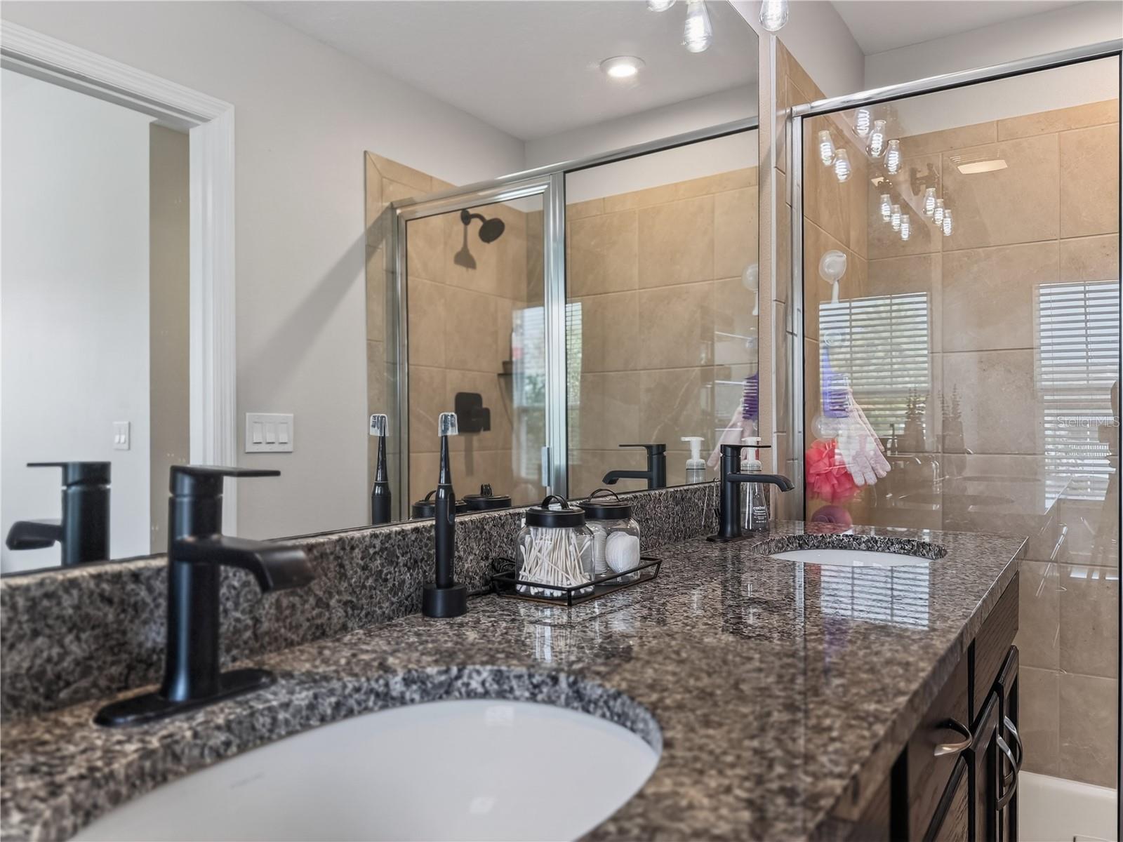 RANDAL WALK - Residential
