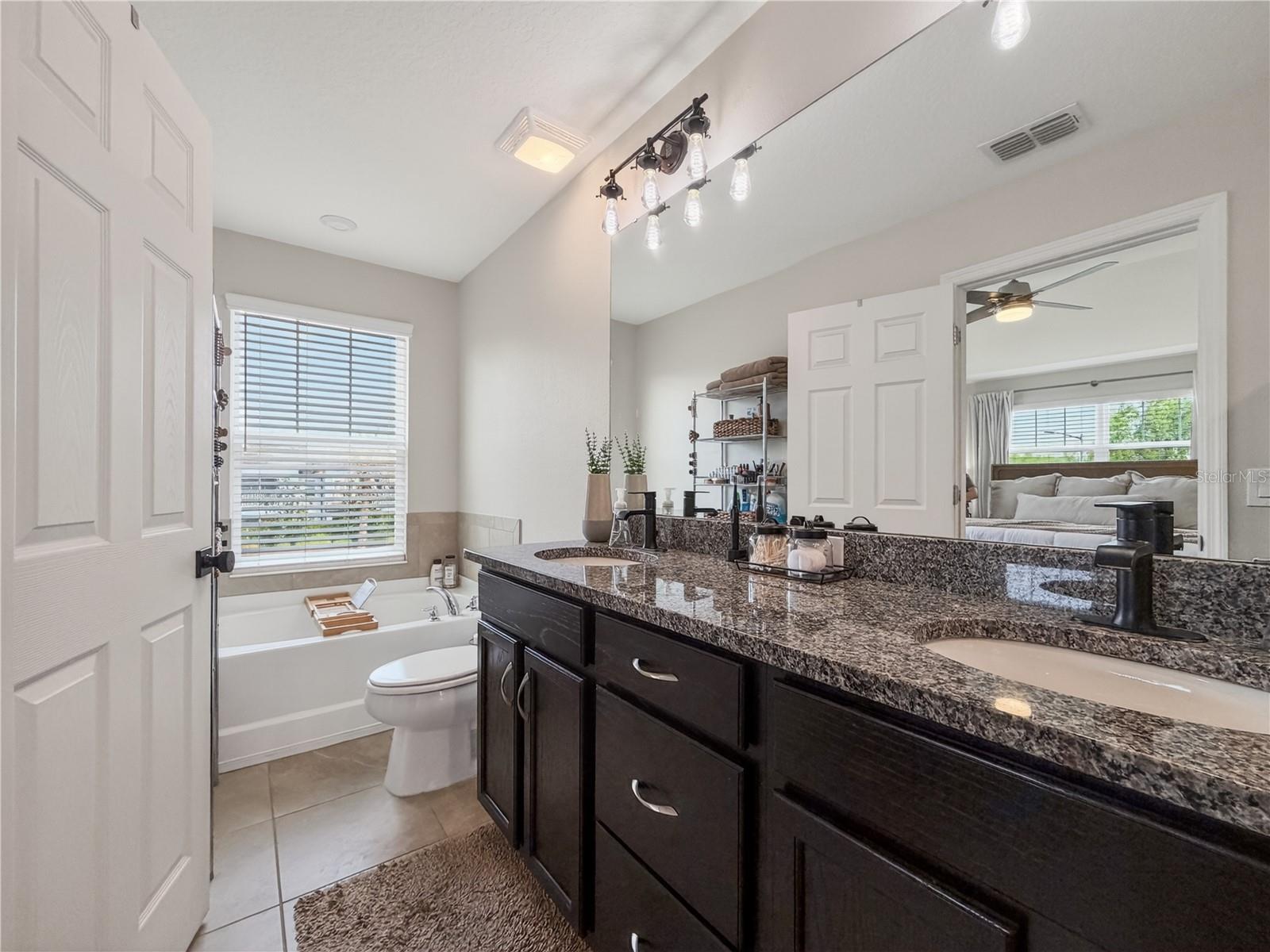 RANDAL WALK - Residential