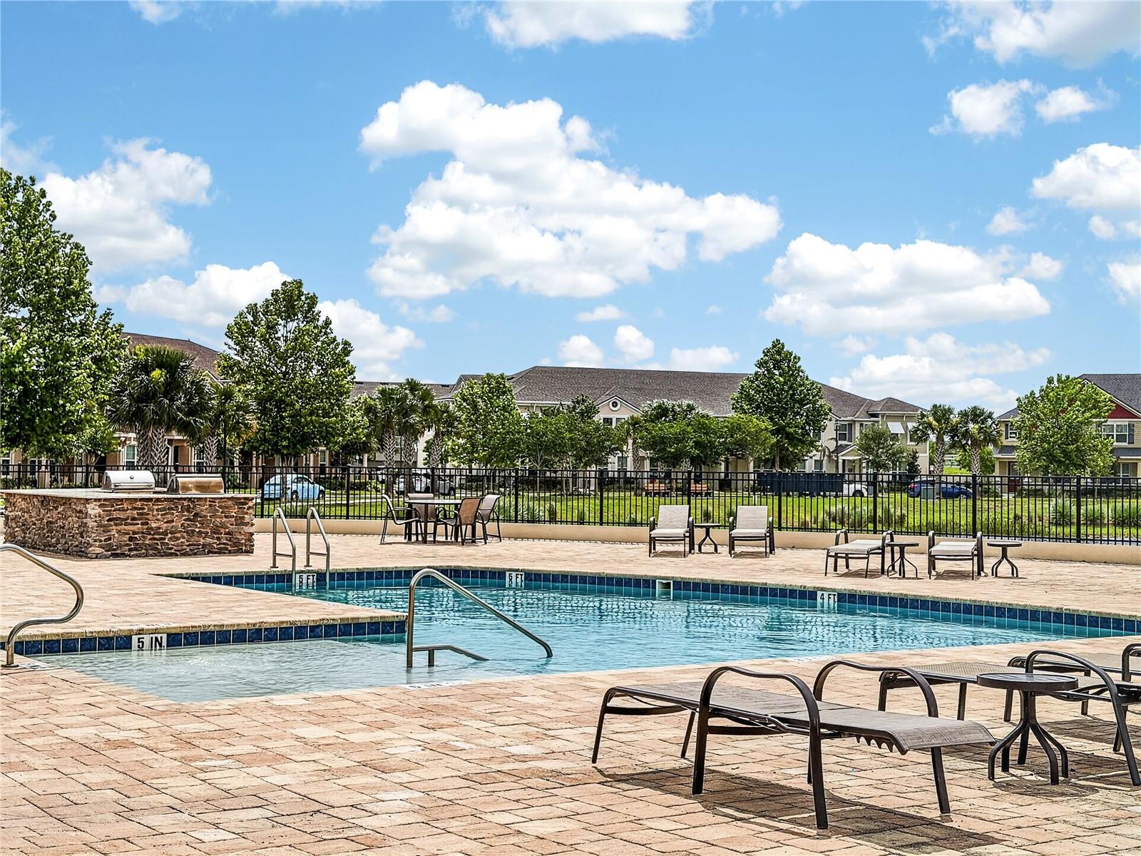 RANDAL WALK - Residential