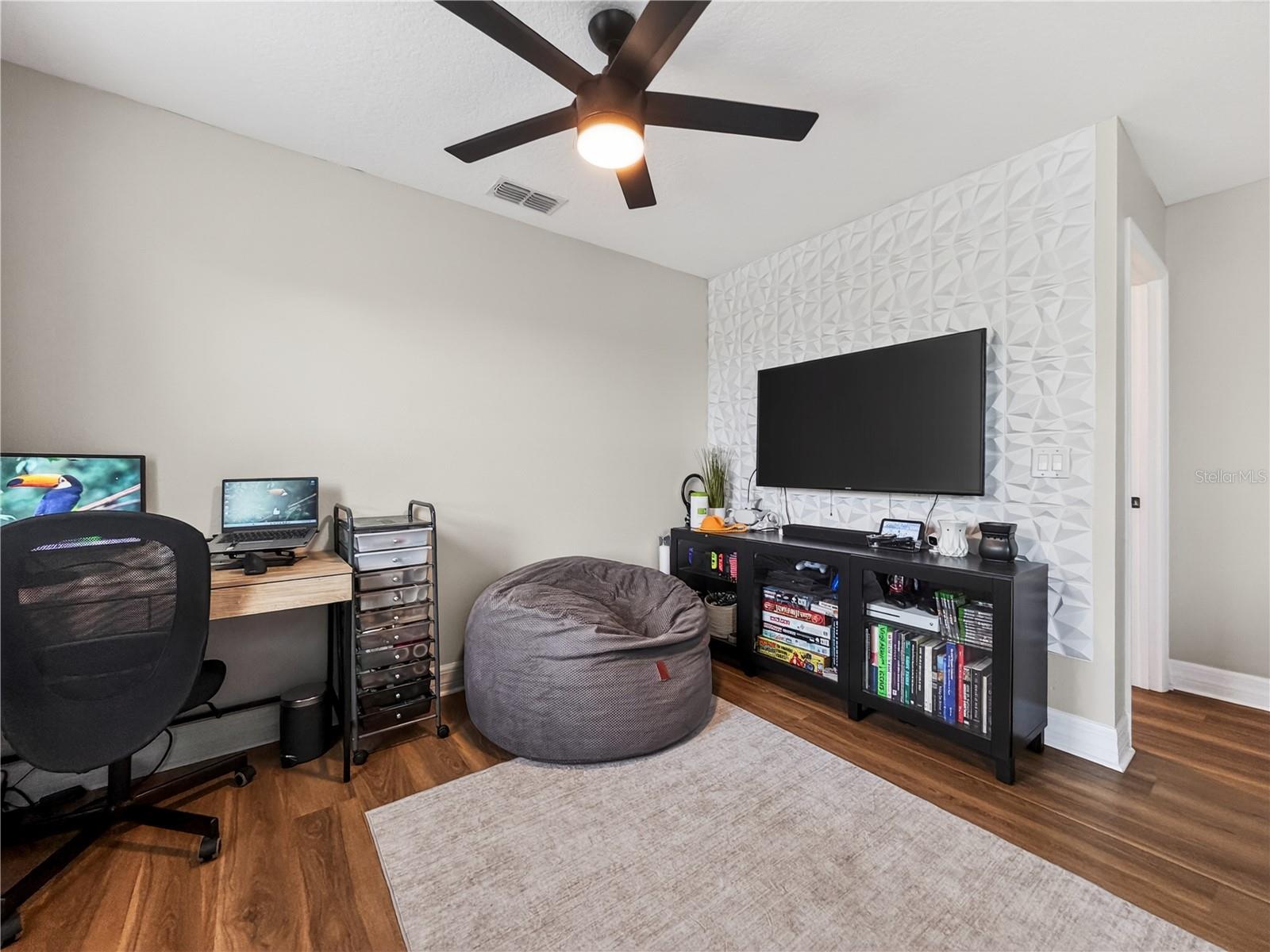 RANDAL WALK - Residential