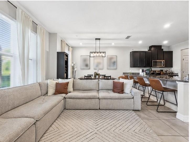 RANDAL WALK - Residential