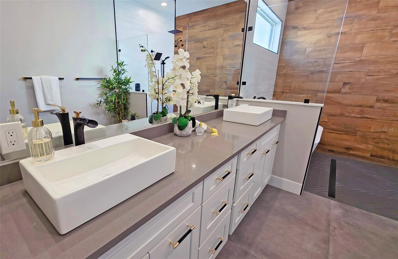 HUDSON PARK - Residential Lease