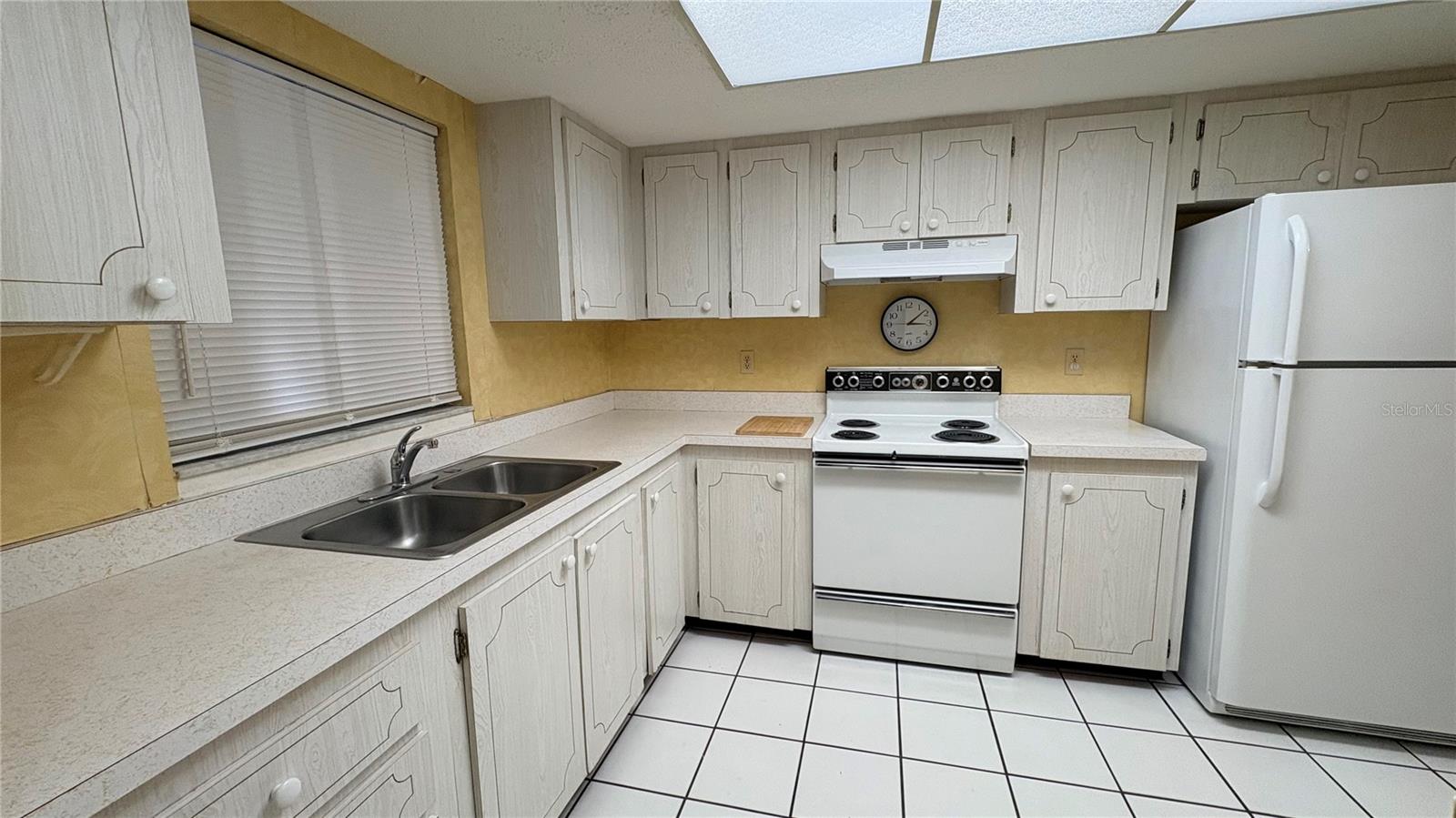 BAYSHORE ON THE LAKE APTS II SEC 3 - Residential