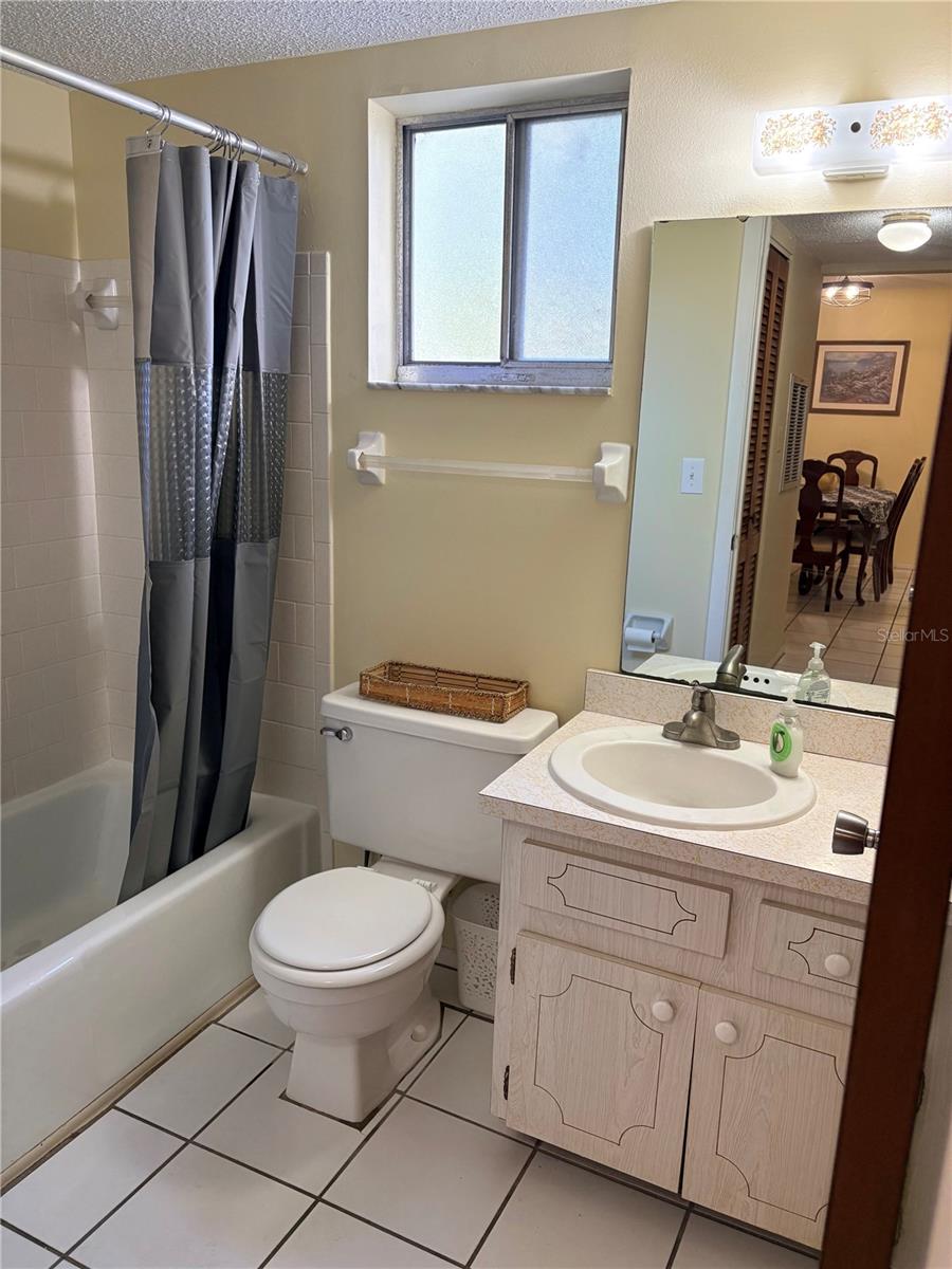 BAYSHORE ON THE LAKE APTS II SEC 3 - Residential