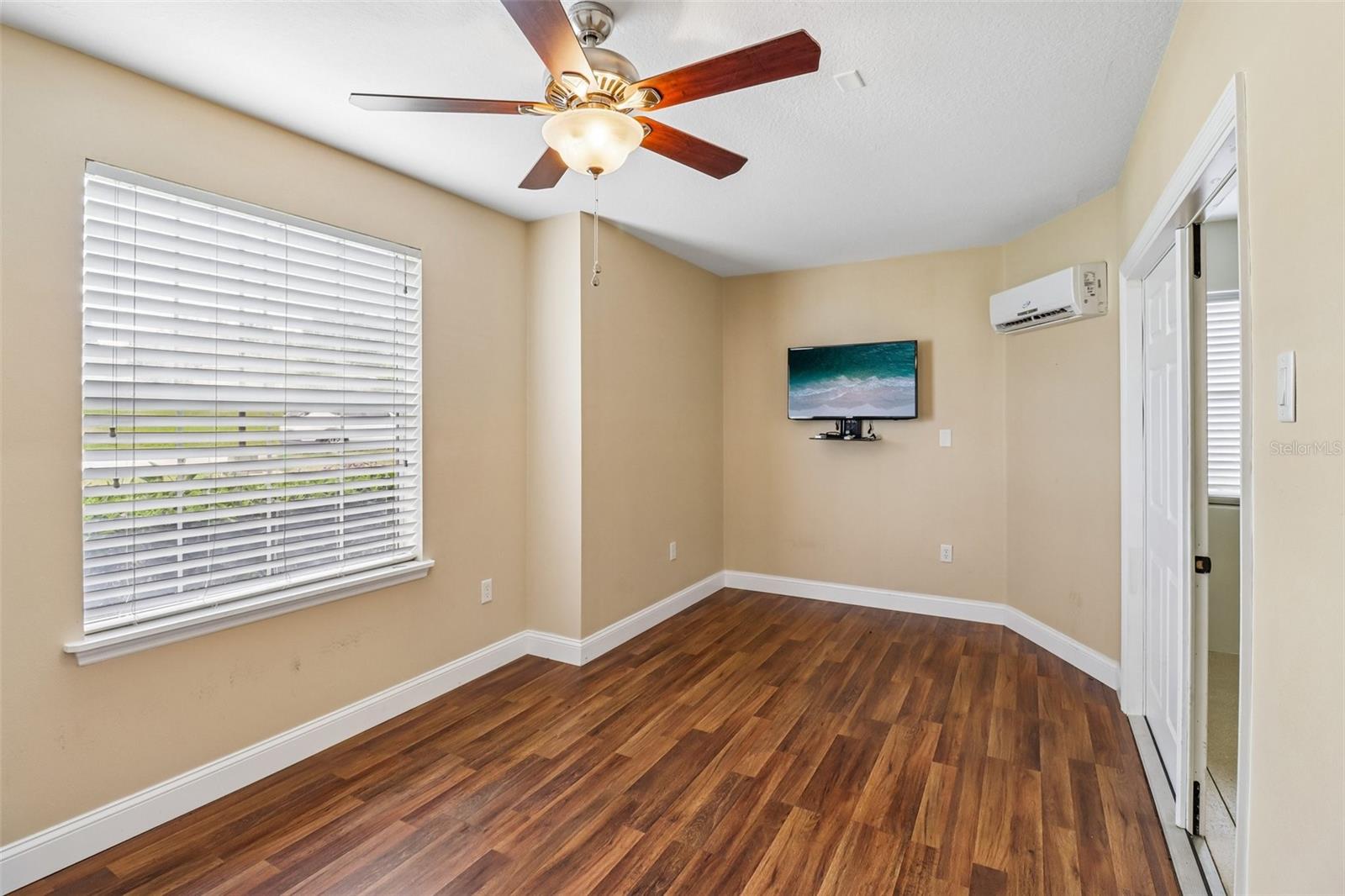 SILVER LAKE MEADOWS SUB - Residential