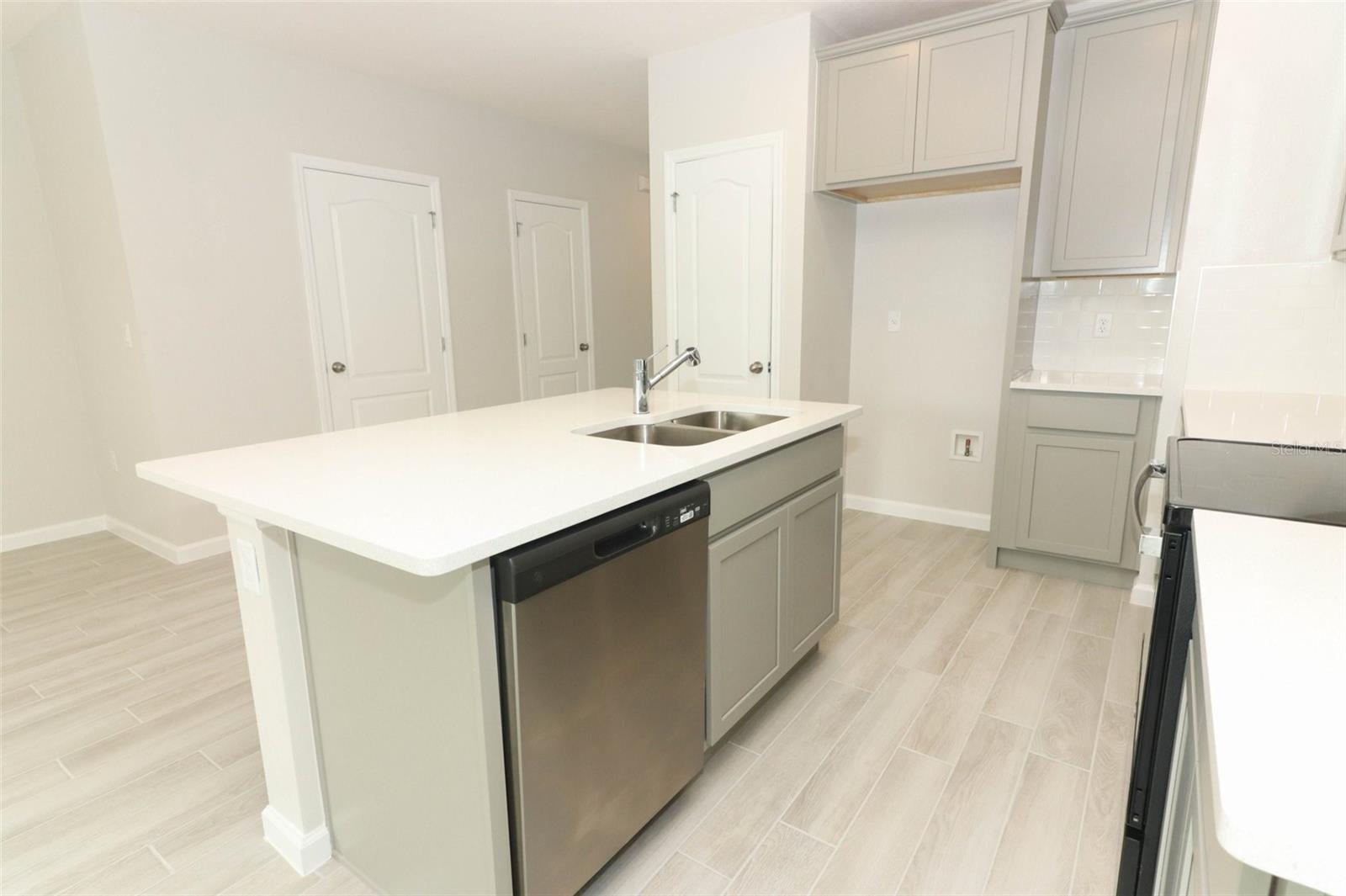 TOWNS AT TUSKAWILLA COMMONS - Residential
