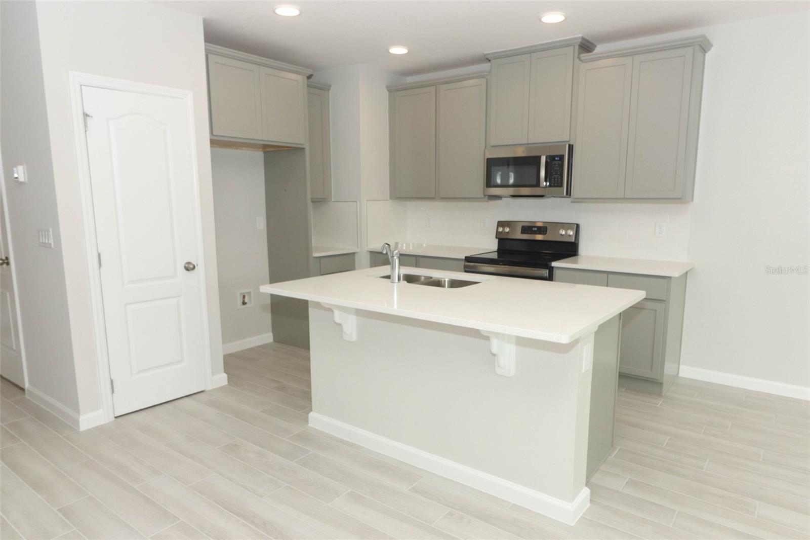 TOWNS AT TUSKAWILLA COMMONS - Residential