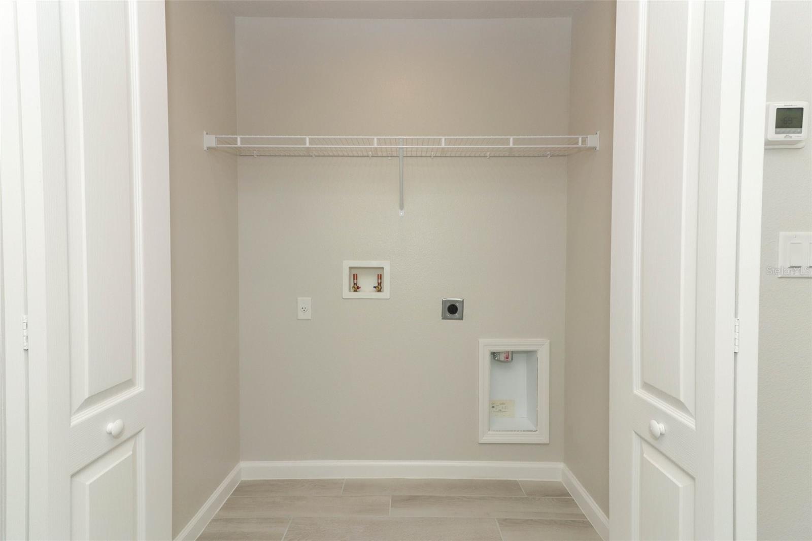 TOWNS AT TUSKAWILLA COMMONS - Residential
