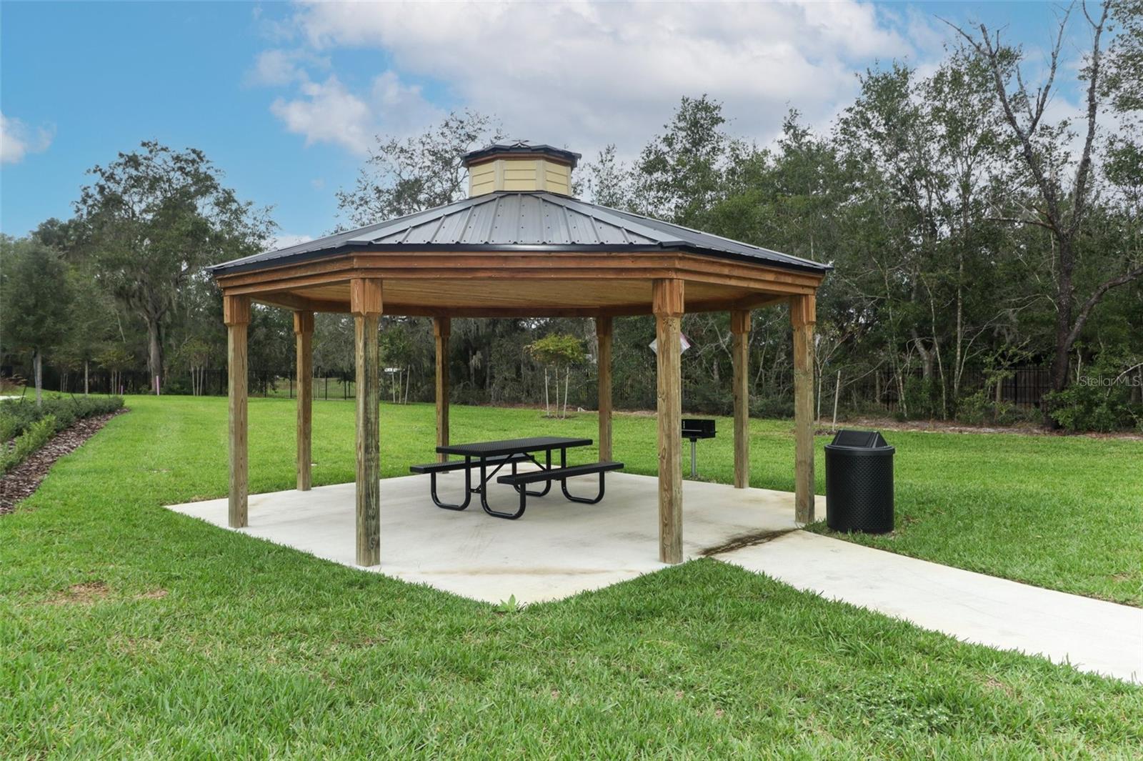 TOWNS AT TUSKAWILLA COMMONS - Residential
