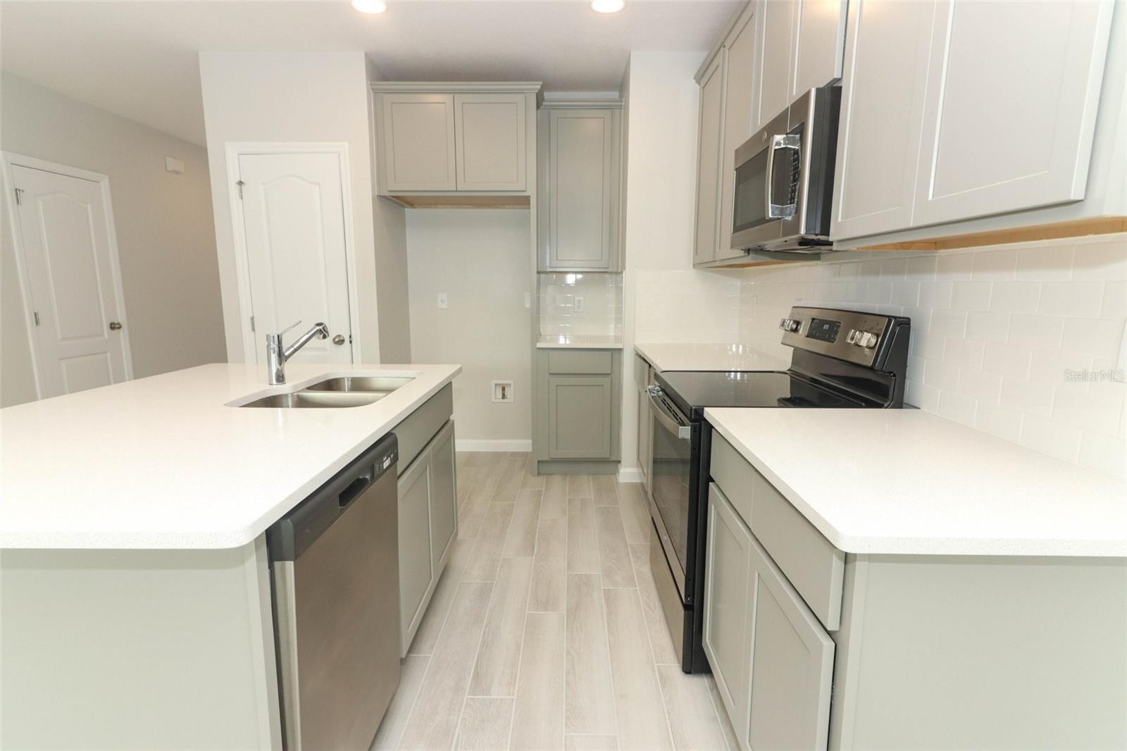 TOWNS AT TUSKAWILLA COMMONS - Residential