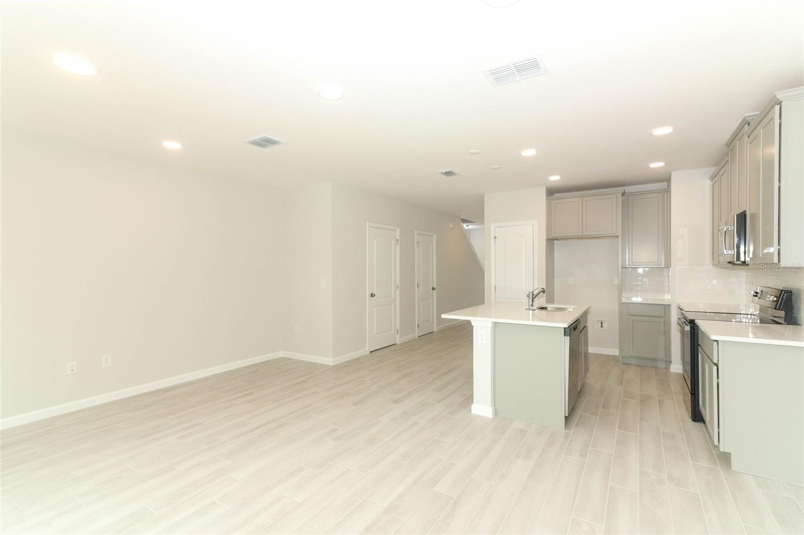 TOWNS AT TUSKAWILLA COMMONS - Residential