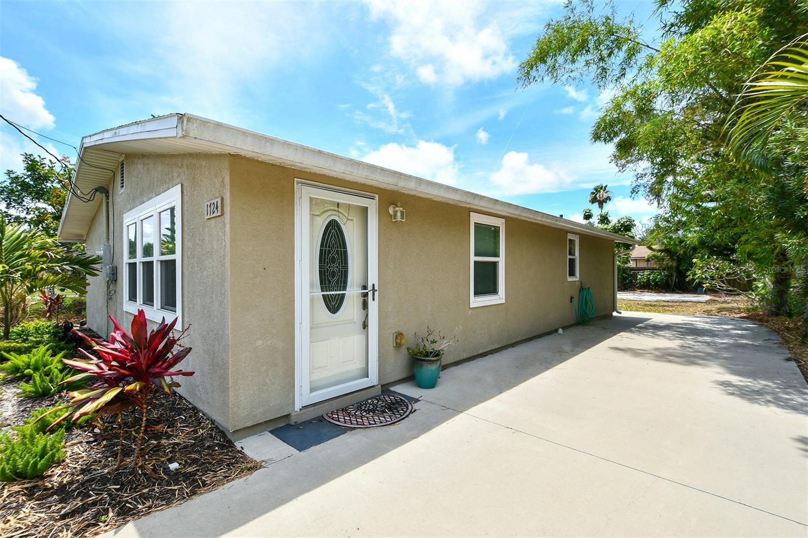 3 bedroom/ 2 bath house!!  Comfortable turnkey furnished family home in South Sarasota. Fresh paint throughout. Walk to Wharf Park at end of street.  Beautiful bay views with kayak launch.
No HOA approval or restrictions.  Work truck, pick-up truck OK.  Pets are considered.  Turnkey furnished for your convenience. Soon to be fenced back yard.  In progress.
Ten minute drive over to Siesta Key.  Easy access to shopping and movies.  
House has two rooms with Queen beds and 1 room with a twin trundle.  High speed internet, water, and lawn care included. Tenant pays electric. Season 2024 available for 3 month minimum with a $300 fee per month to include all utilities
Available NOW!!