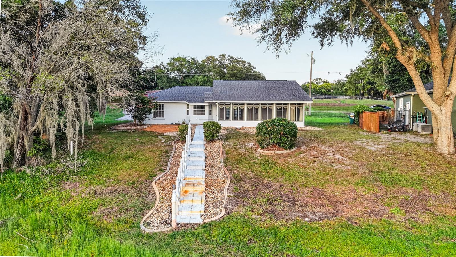 FRUITLAND PARK PALM VILLA - Residential