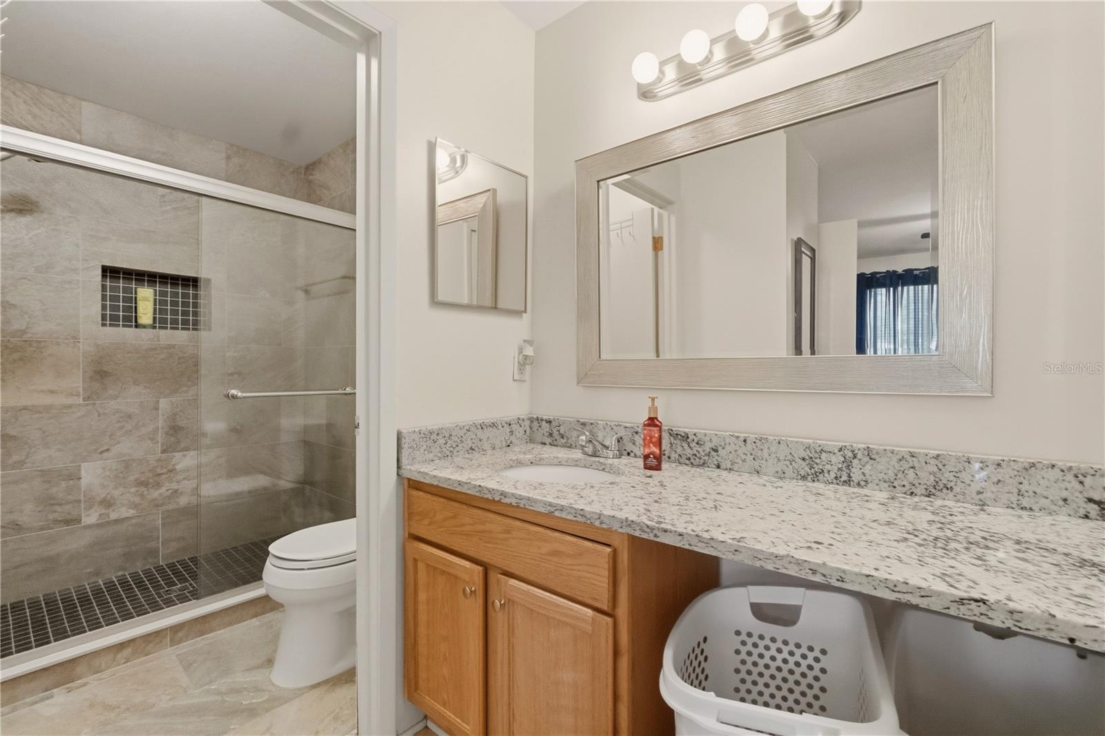 LAKEVIEW CONDO 06 - Residential