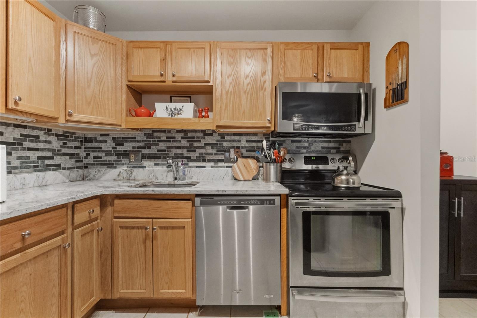 LAKEVIEW CONDO 06 - Residential