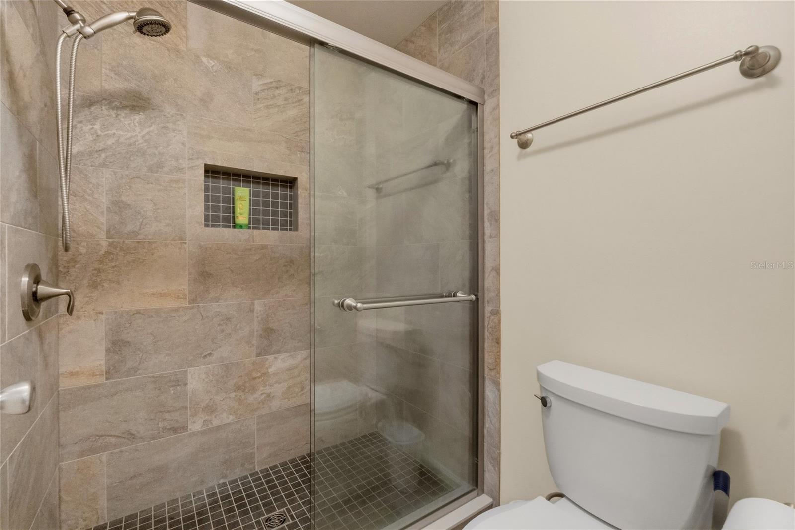 LAKEVIEW CONDO 06 - Residential