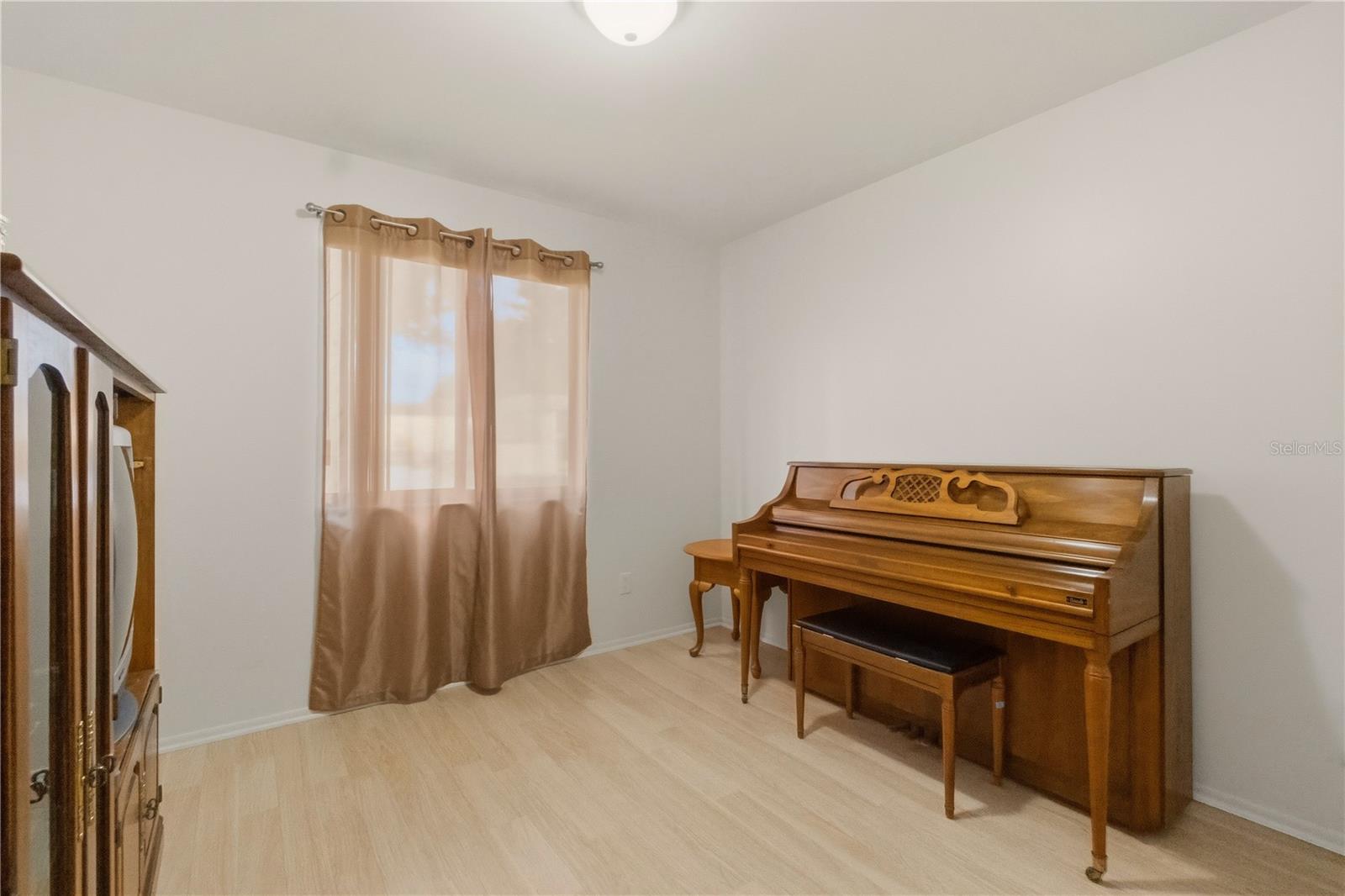 LAKEVIEW CONDO 06 - Residential