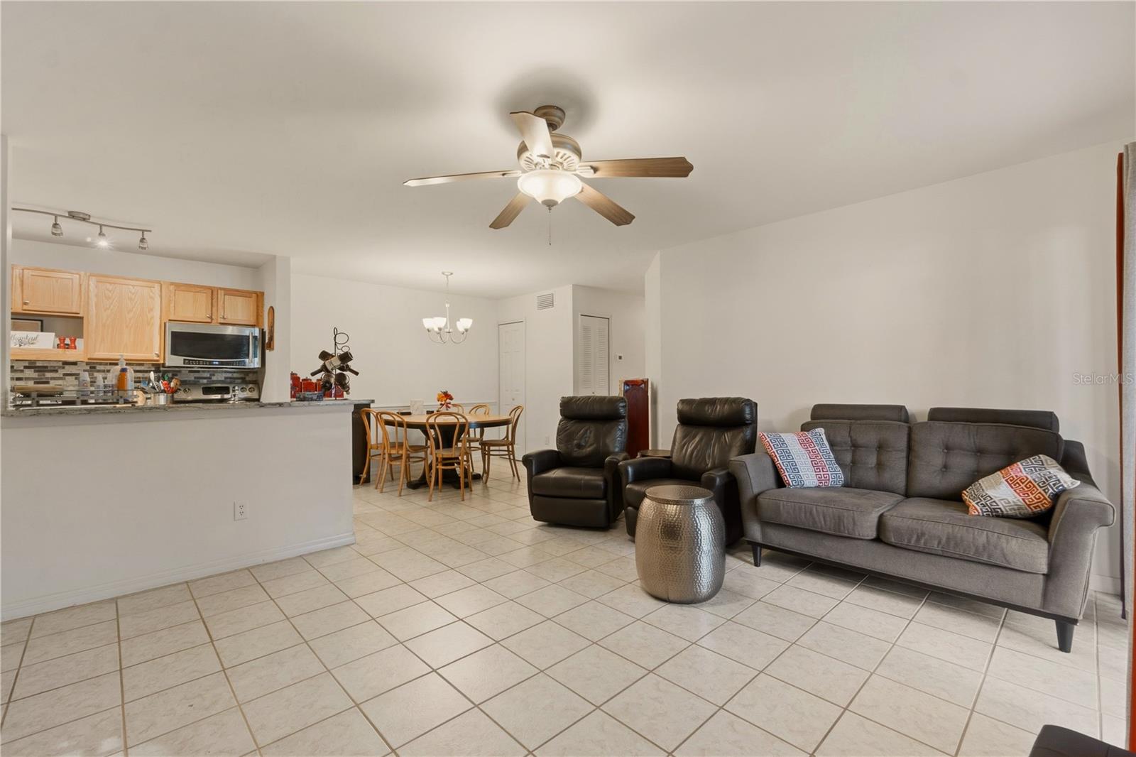 LAKEVIEW CONDO 06 - Residential