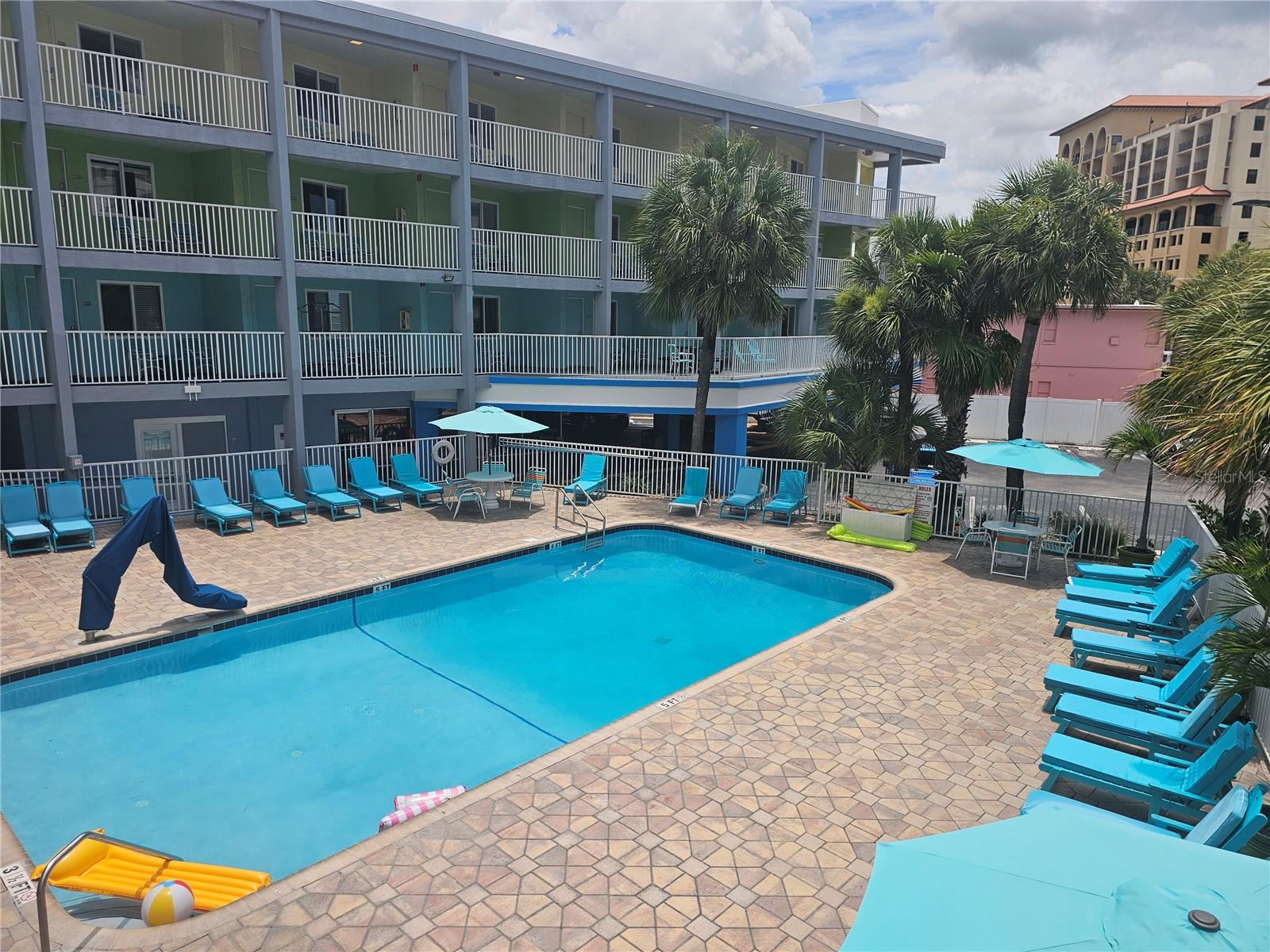 PELICAN POINTE ON - Residential