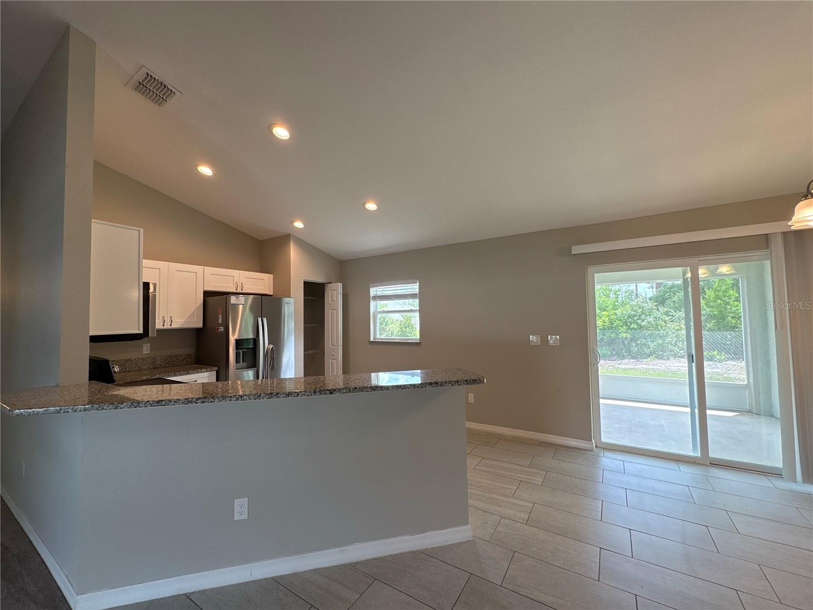 MARION OAKS UN 04 - Residential Lease
