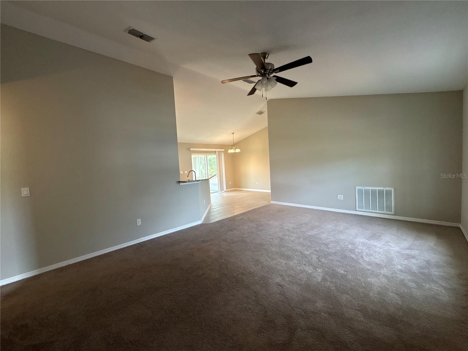 MARION OAKS UN 04 - Residential Lease