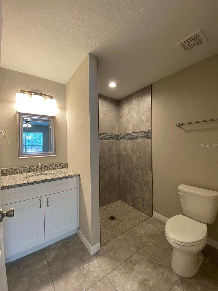 MARION OAKS UN 04 - Residential Lease