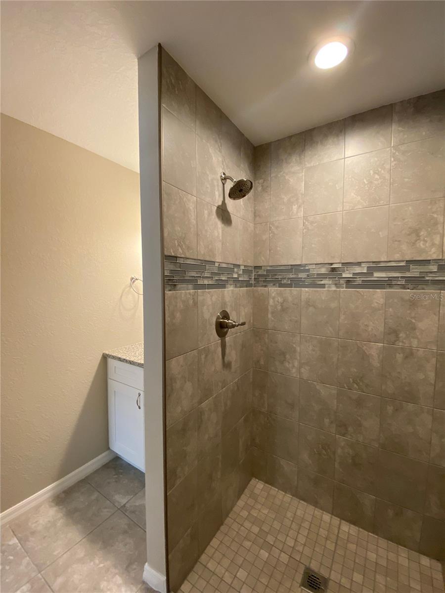 MARION OAKS UN 04 - Residential Lease