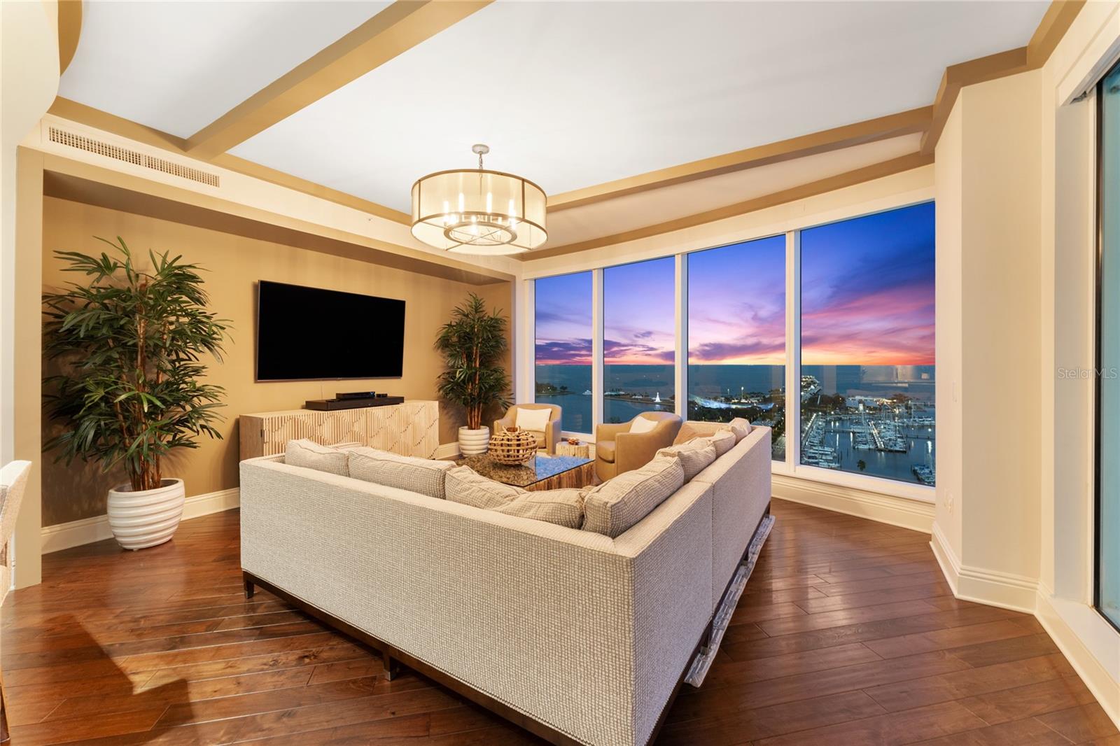 OVATION CONDO - Residential
