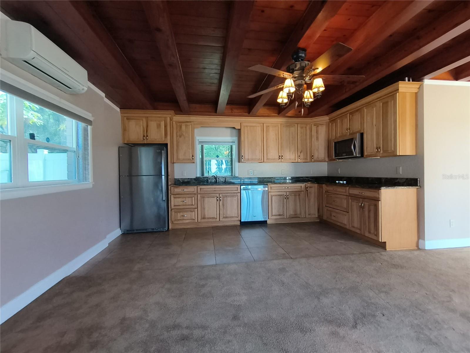 LAKE TALMADGE LAKE FRONT - Residential