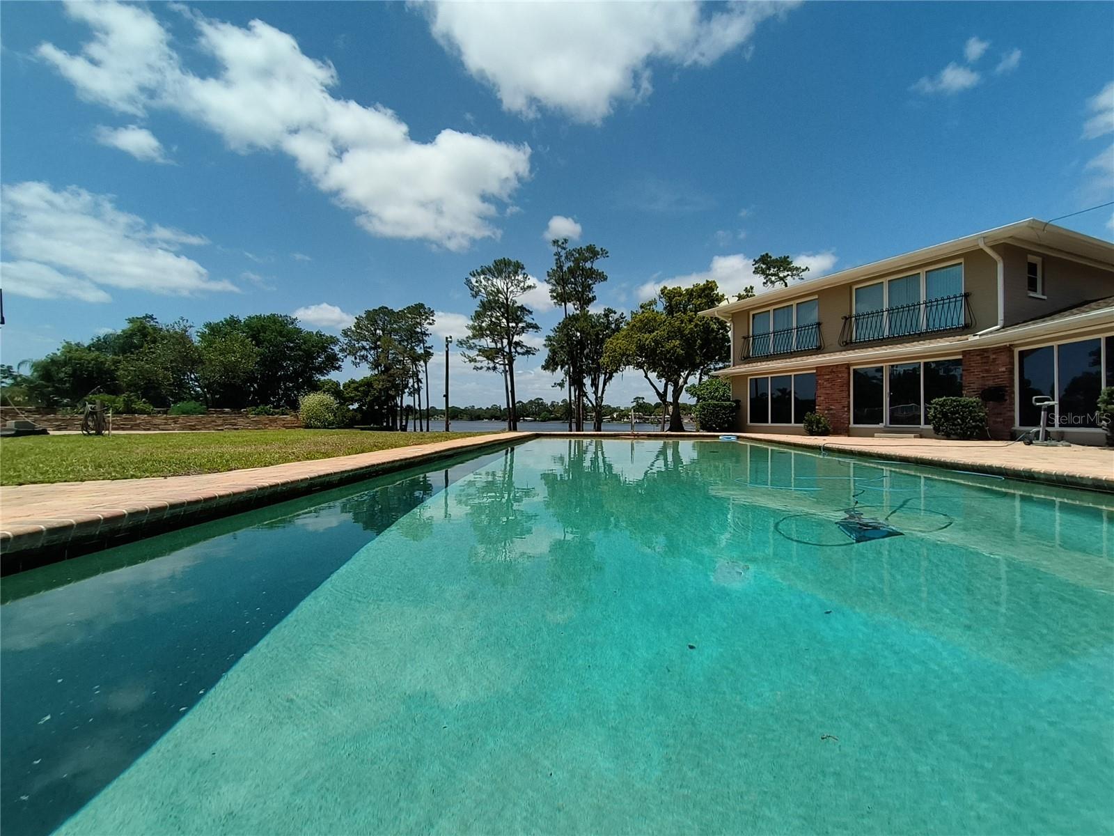 LAKE TALMADGE LAKE FRONT - Residential