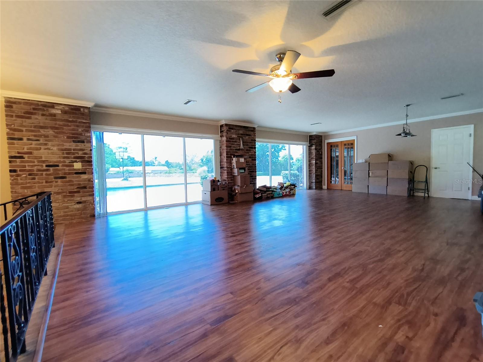 LAKE TALMADGE LAKE FRONT - Residential