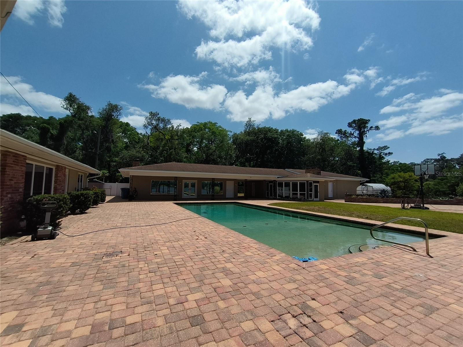 LAKE TALMADGE LAKE FRONT - Residential