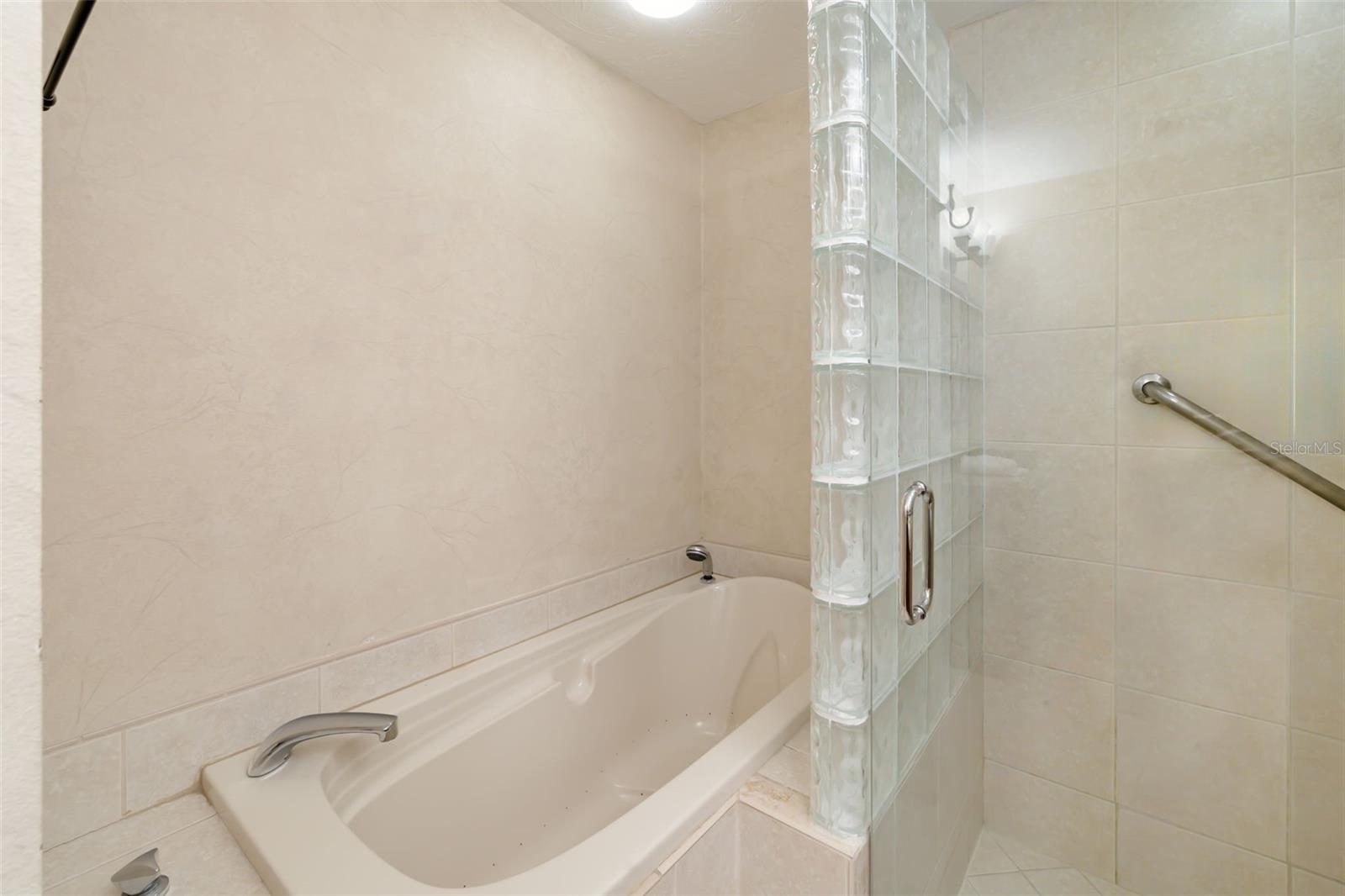 SIESTAS BAYSIDE WATERSIDE EAST REP LTS 18 & 19 - Residential