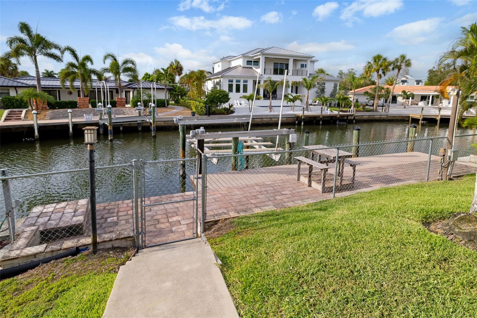 SIESTAS BAYSIDE WATERSIDE EAST REP LTS 18 & 19 - Residential
