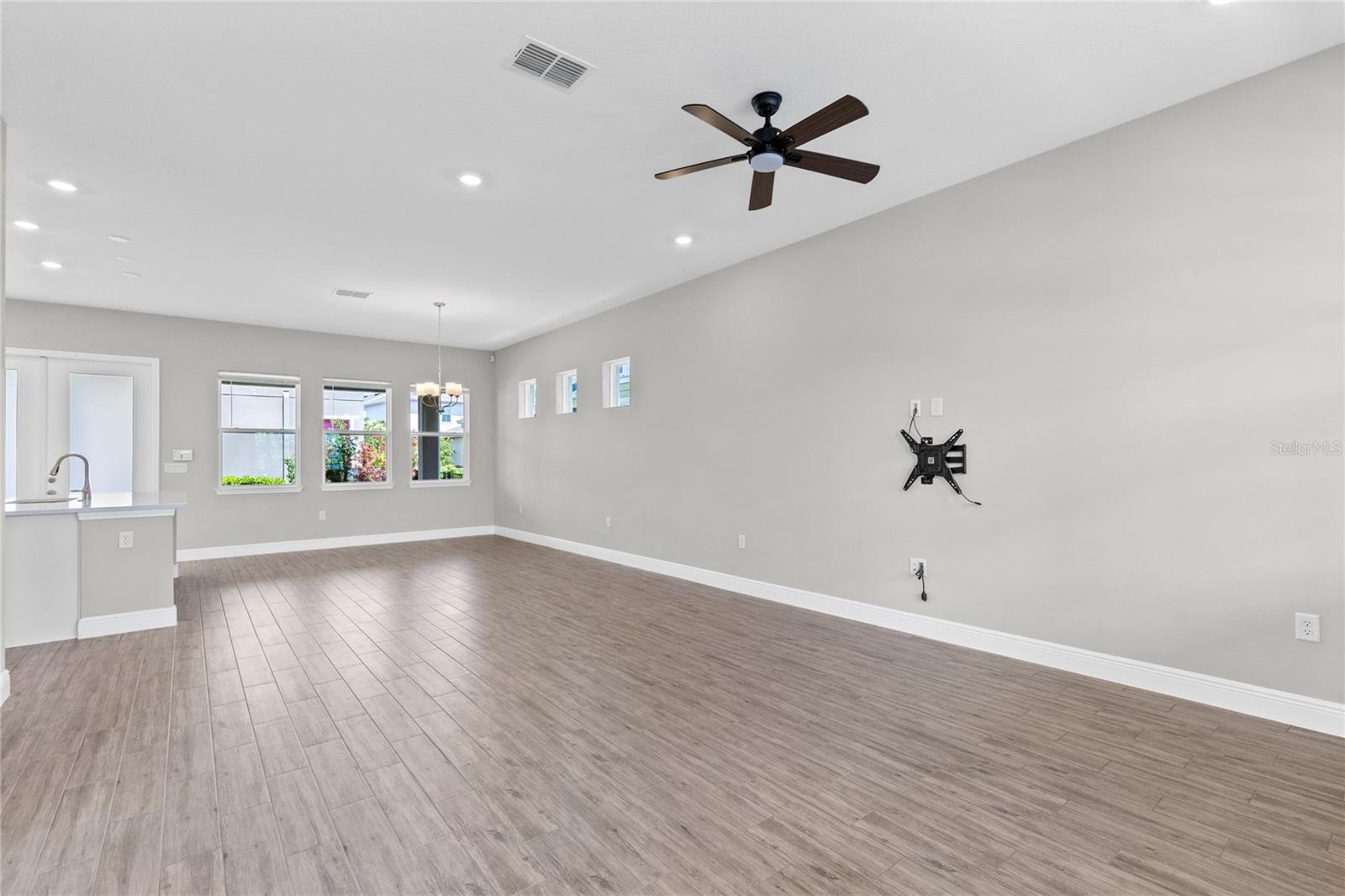 LAUREATE PARK - Residential Lease
