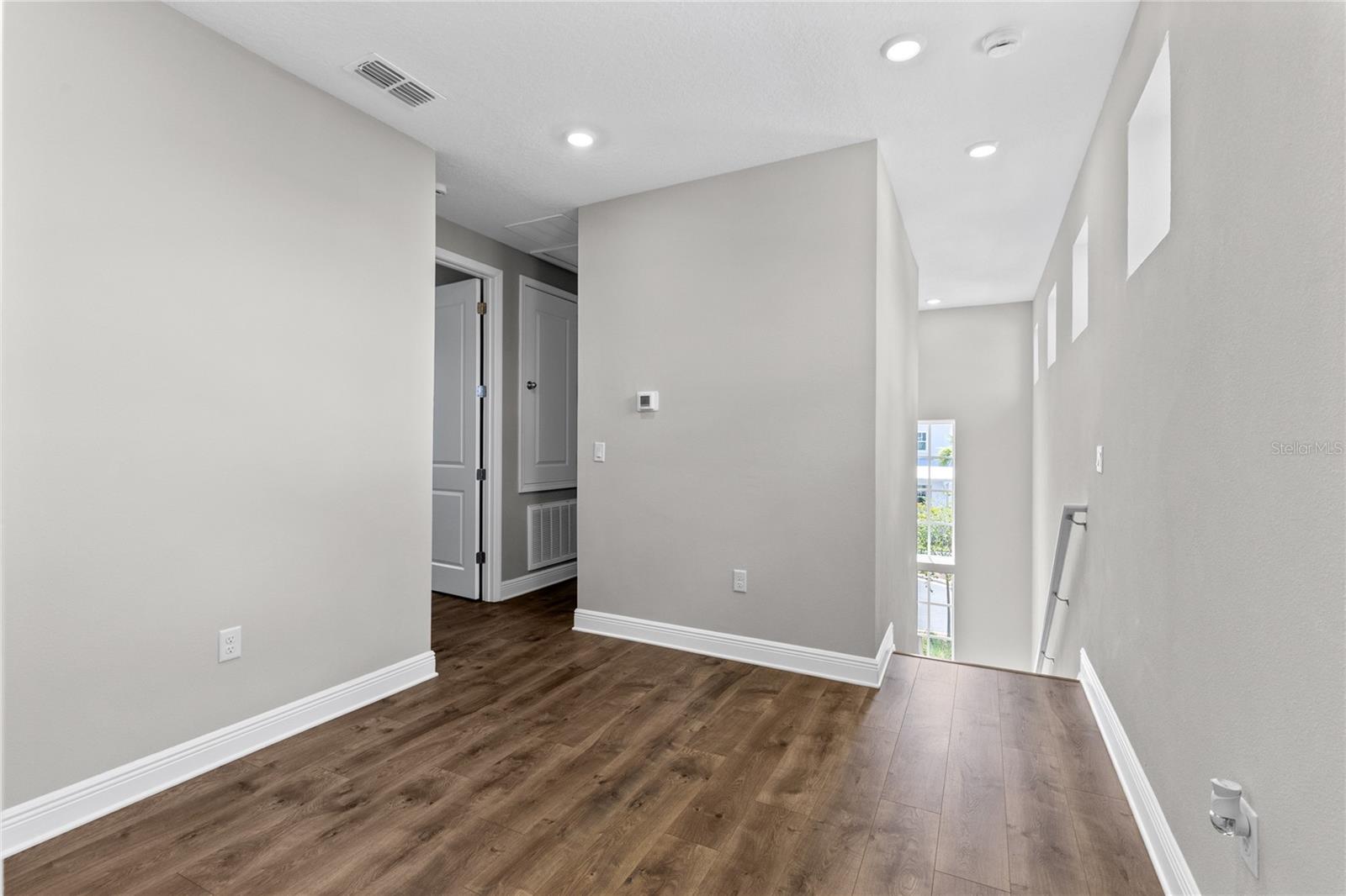 LAUREATE PARK - Residential Lease
