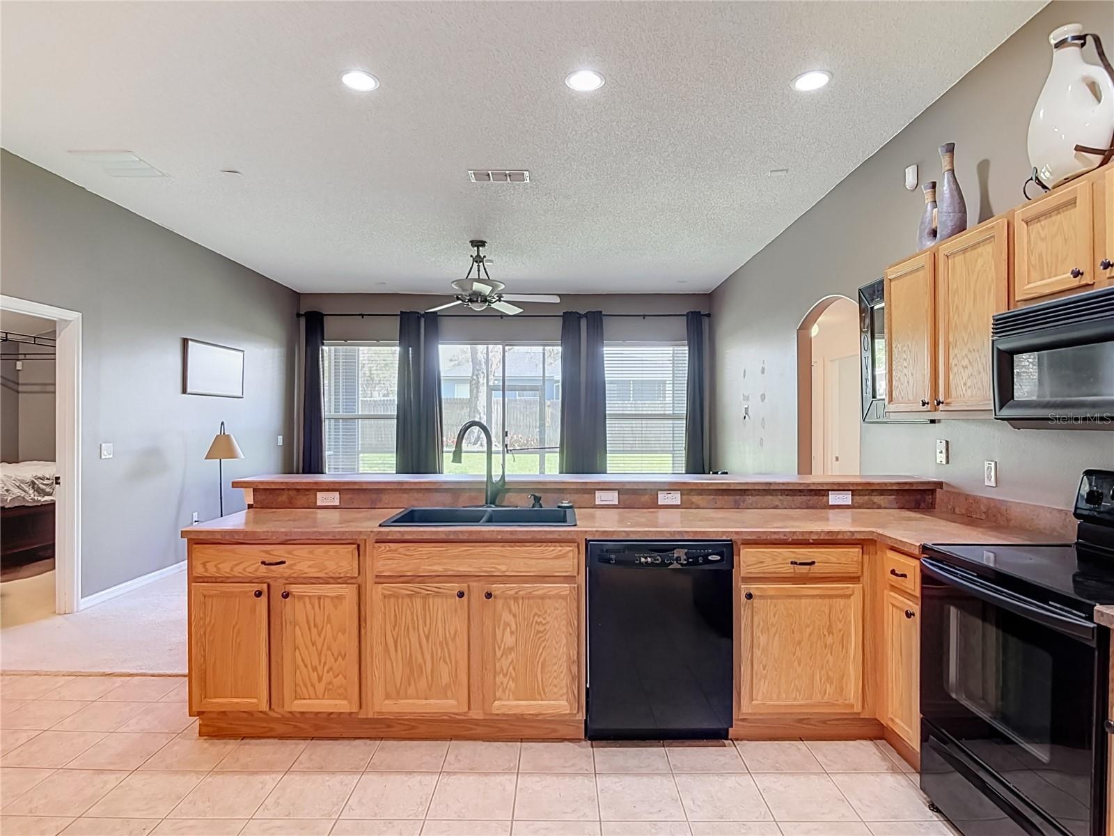 FELTONA LAKES UN 67 - Residential
