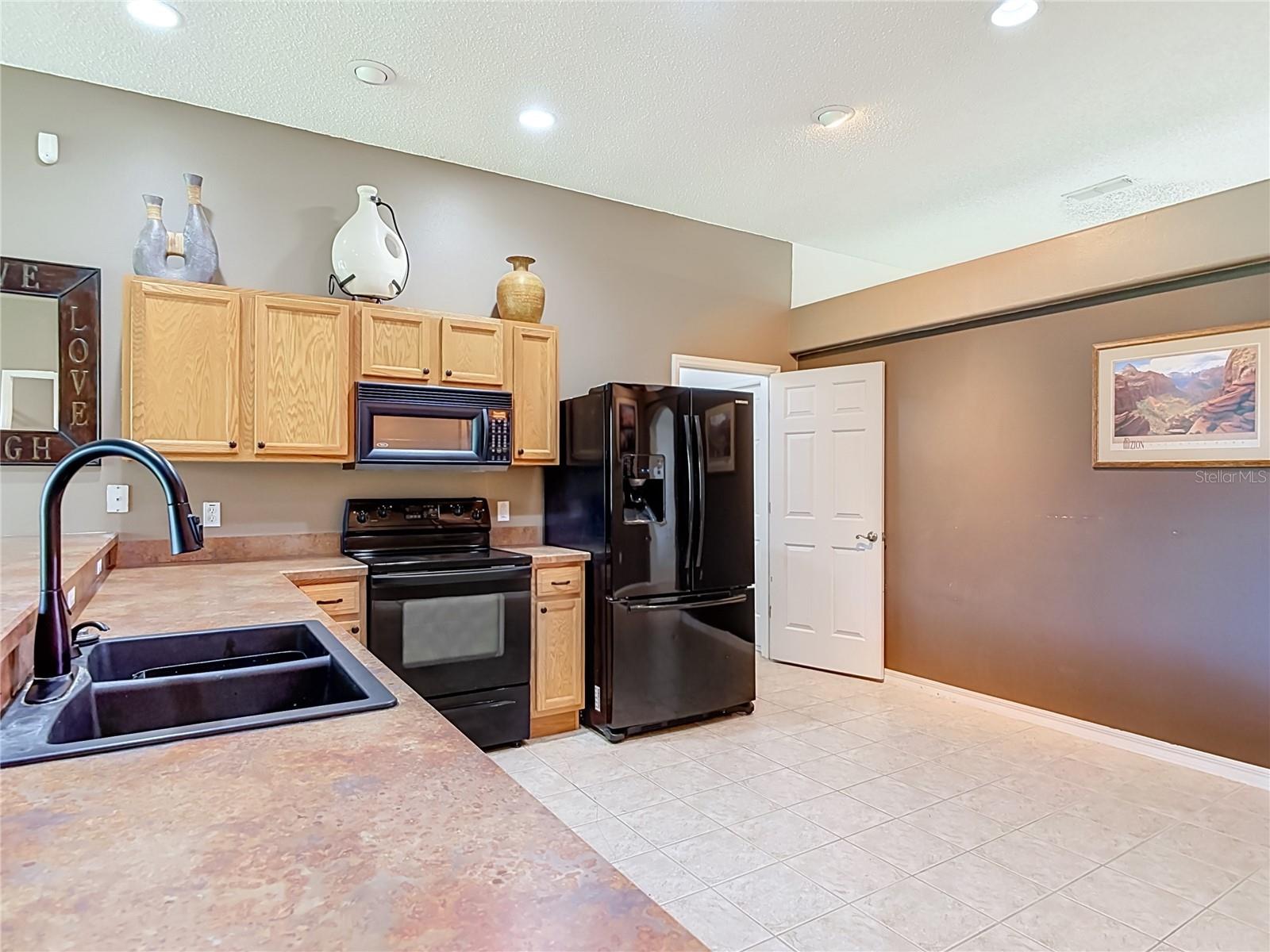 FELTONA LAKES UN 67 - Residential