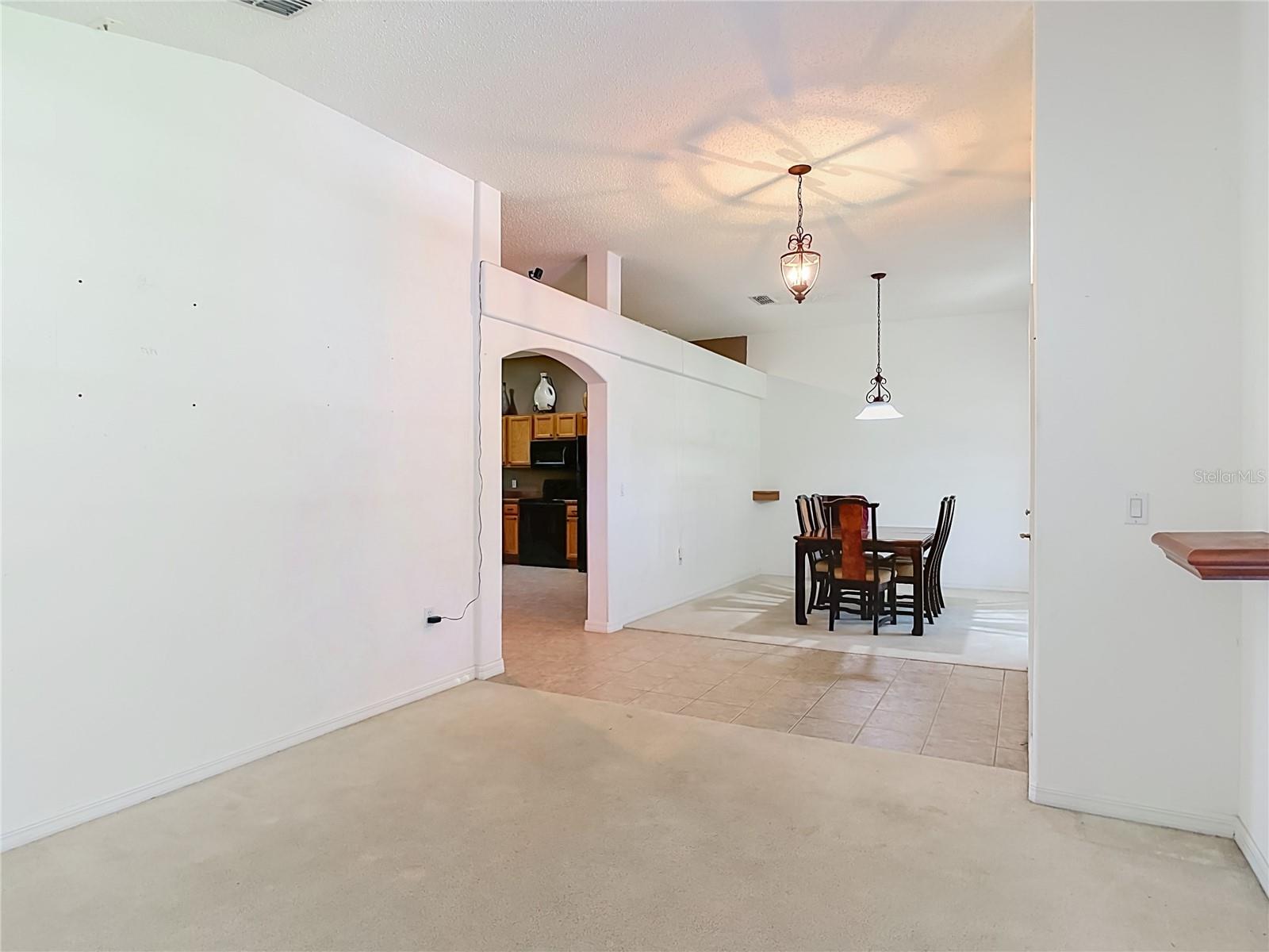 FELTONA LAKES UN 67 - Residential