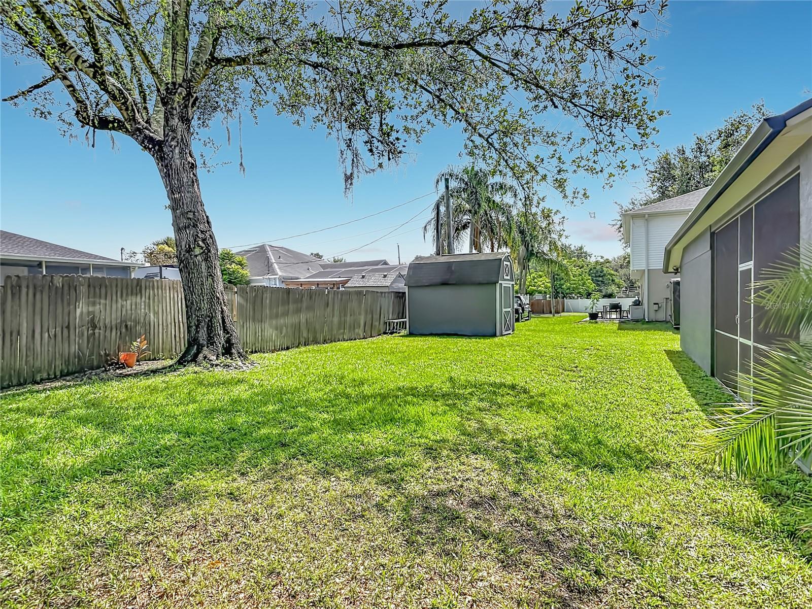 FELTONA LAKES UN 67 - Residential