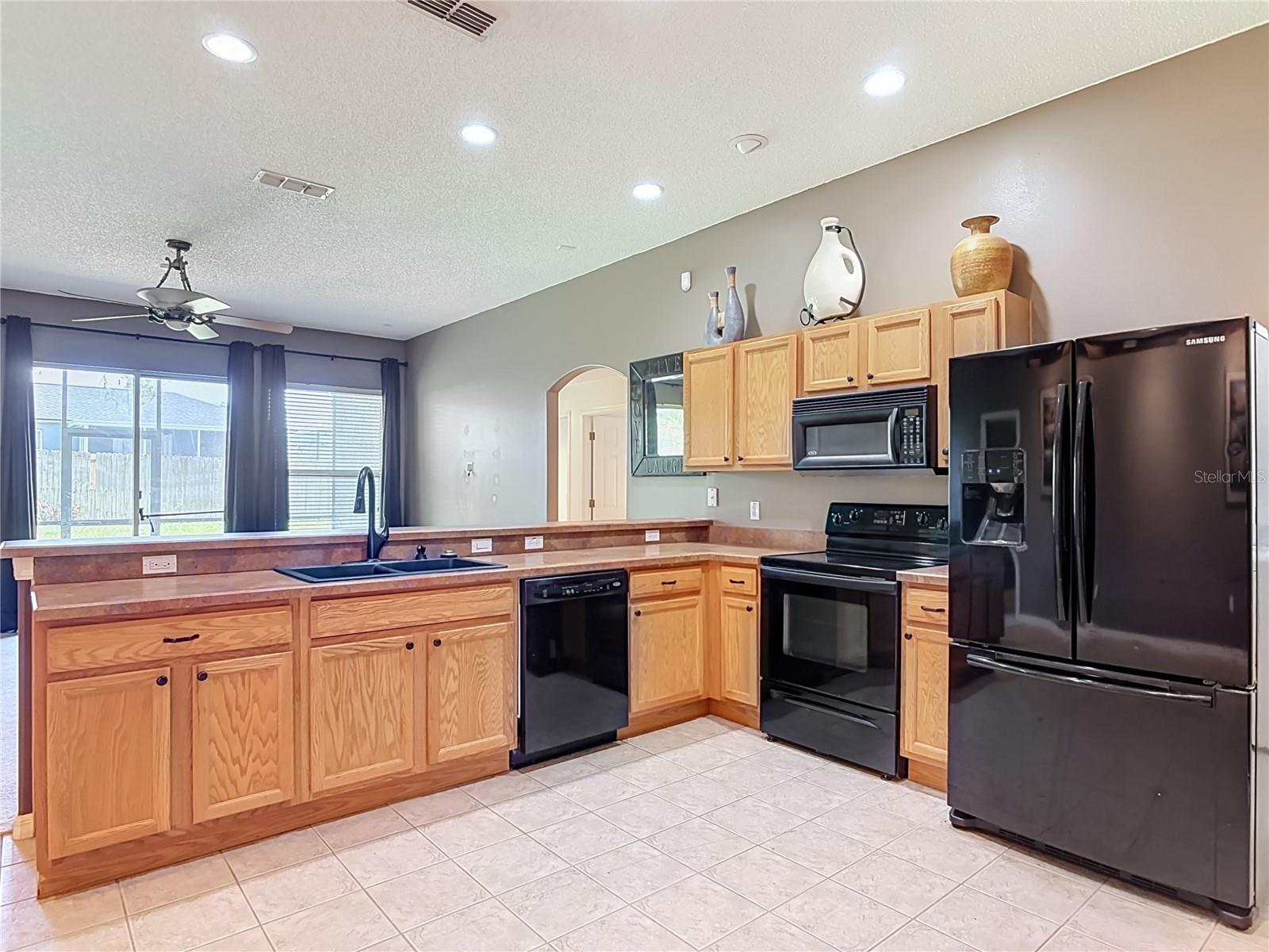 FELTONA LAKES UN 67 - Residential