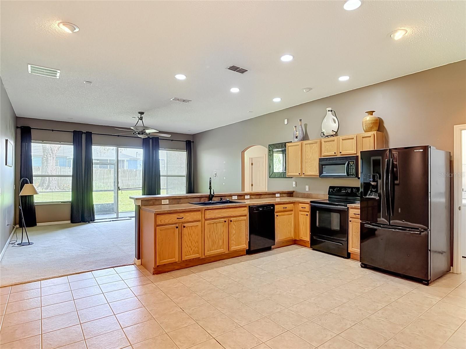 FELTONA LAKES UN 67 - Residential
