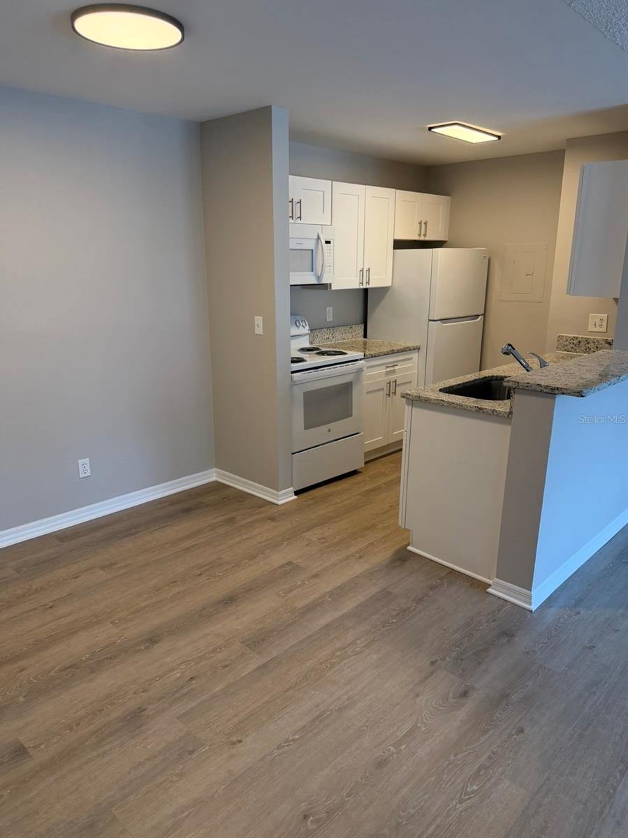 CENTRAL PARK BLDG 5986 - Residential Lease