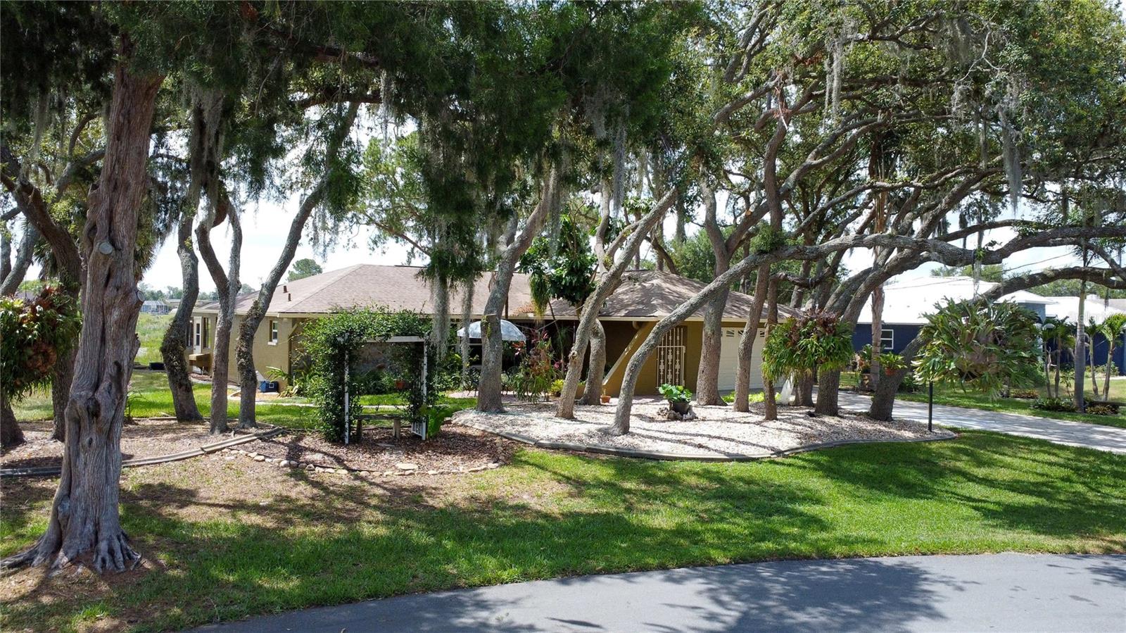 SPRING HILL - Residential