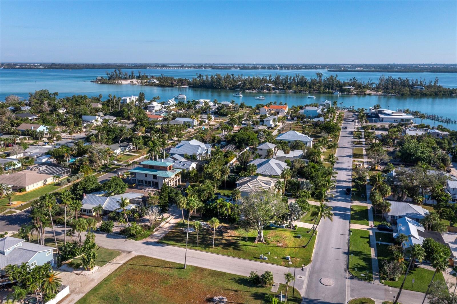 LONGBEACH ON LONGBOAT KEY - Land