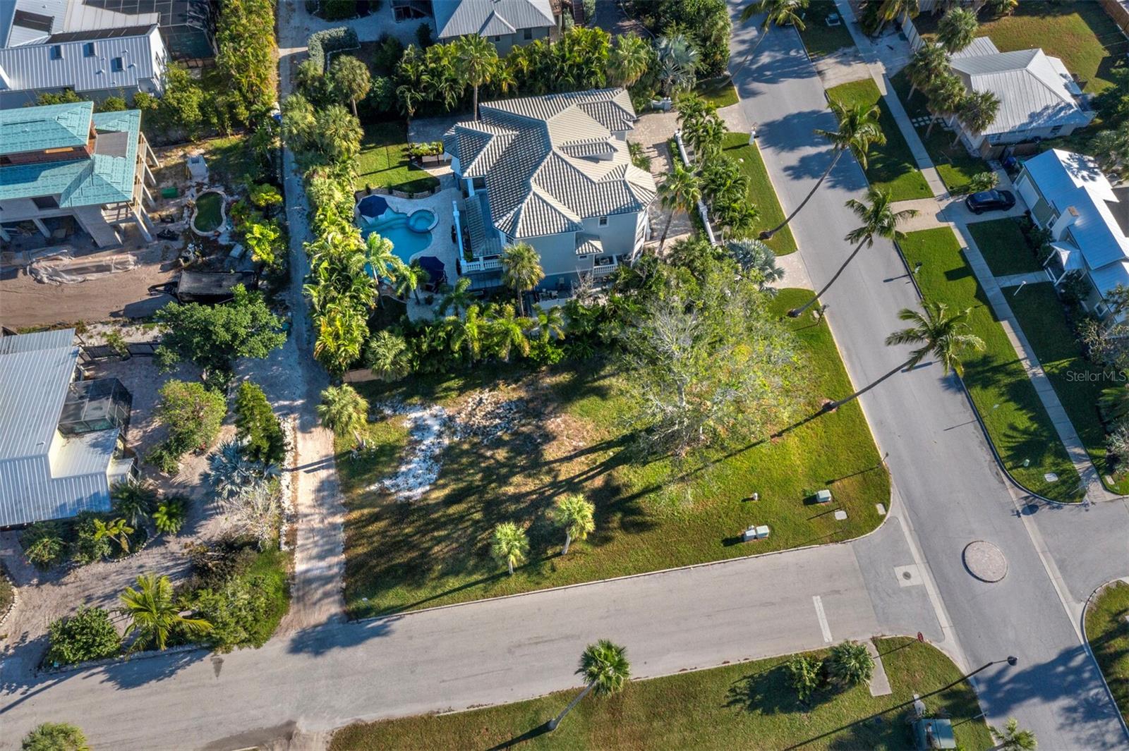 LONGBEACH ON LONGBOAT KEY - Land