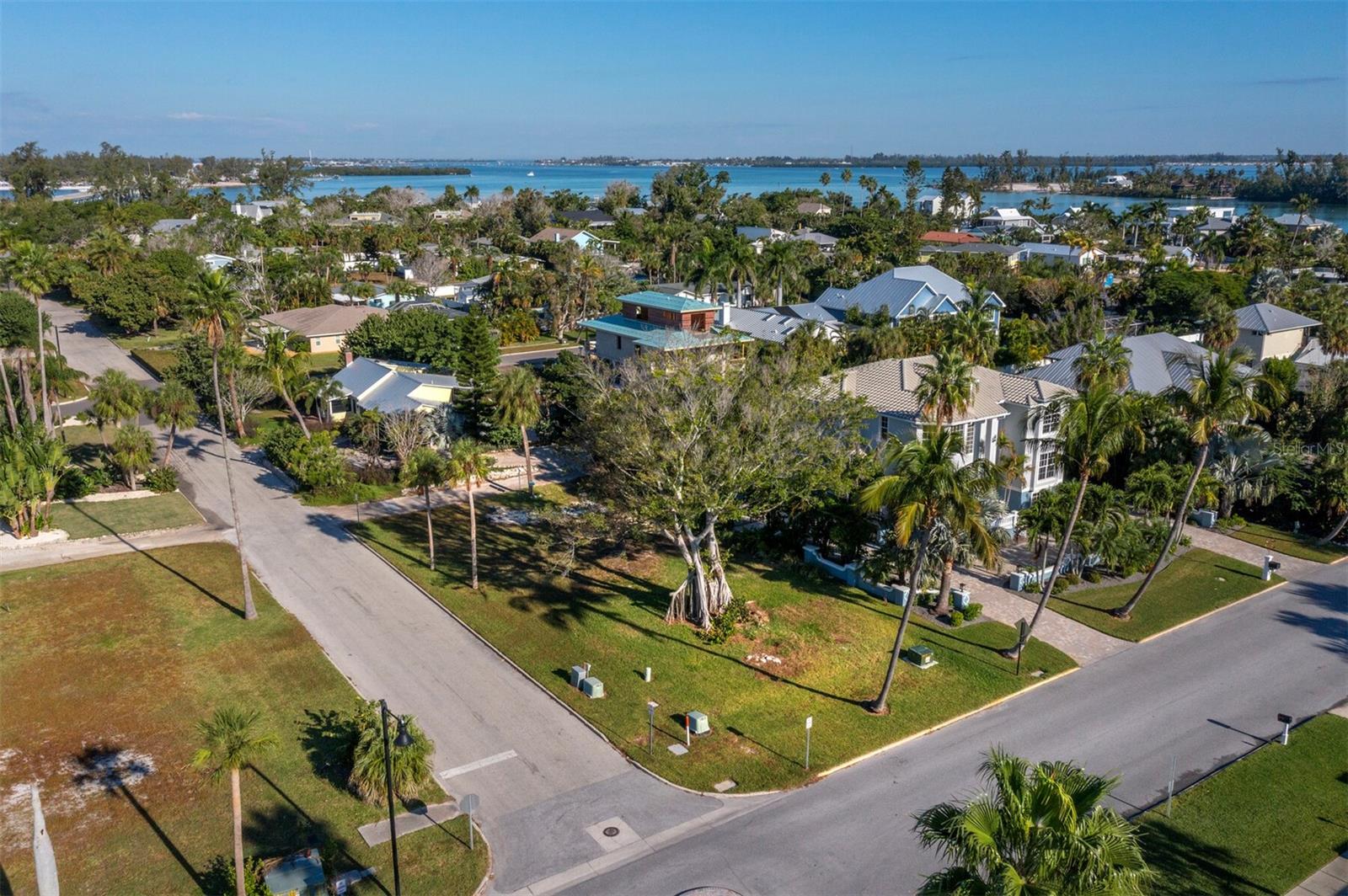 LONGBEACH ON LONGBOAT KEY - Land