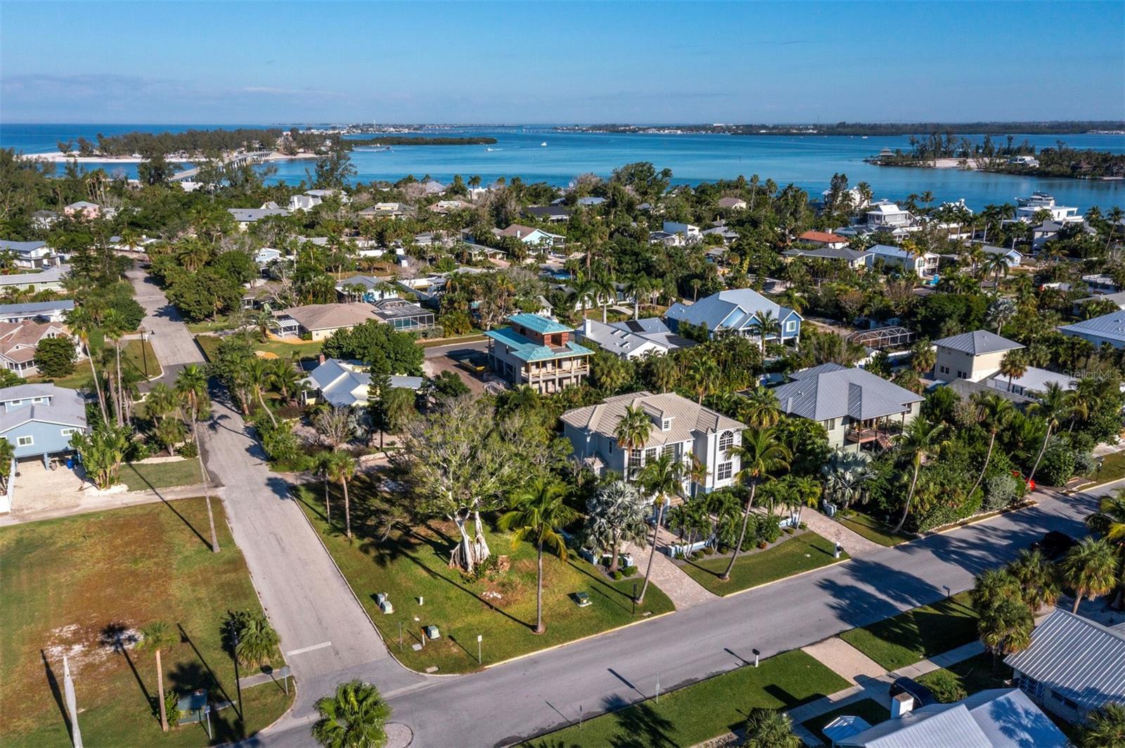 LONGBEACH ON LONGBOAT KEY - Land